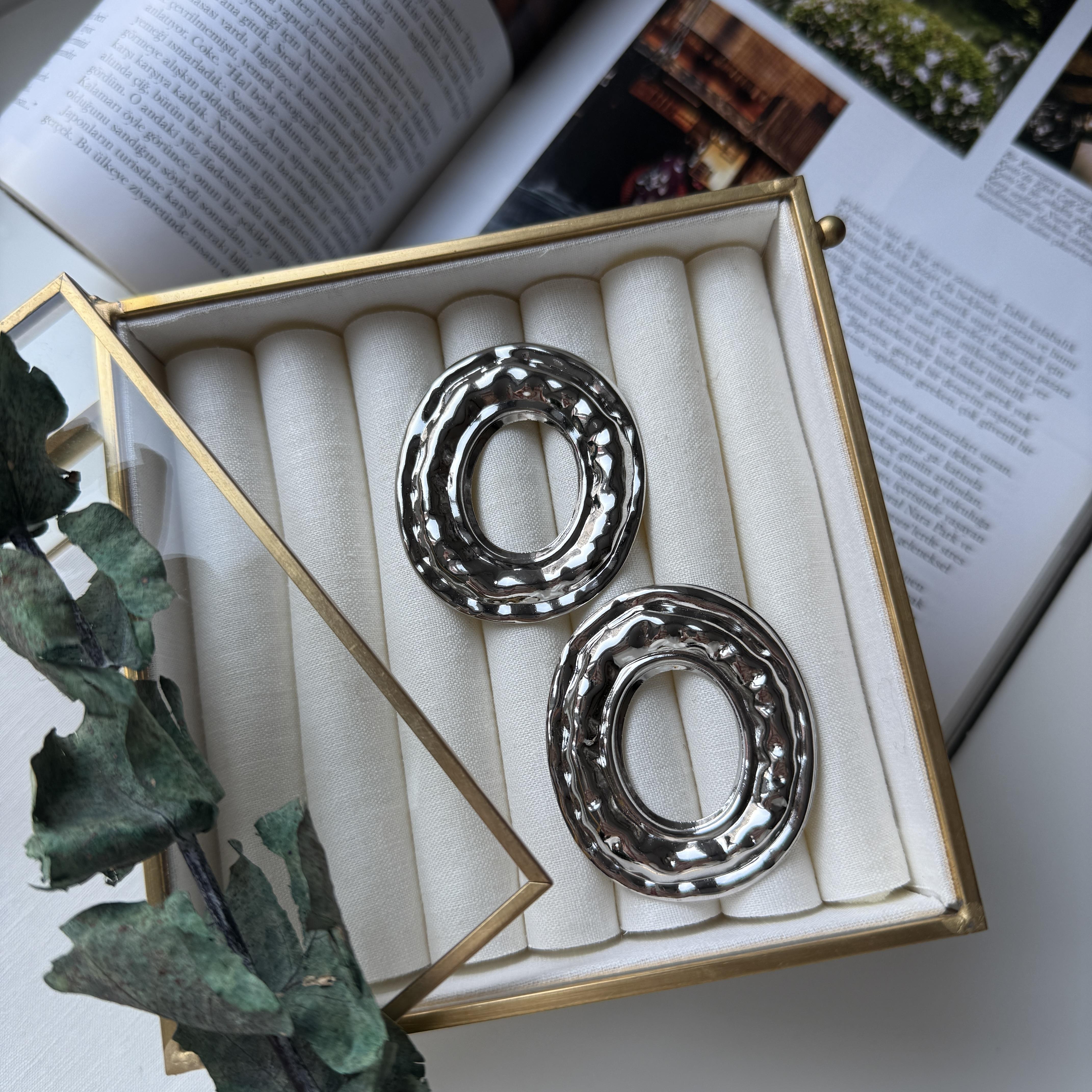 Silver Ezme Oval Küpe