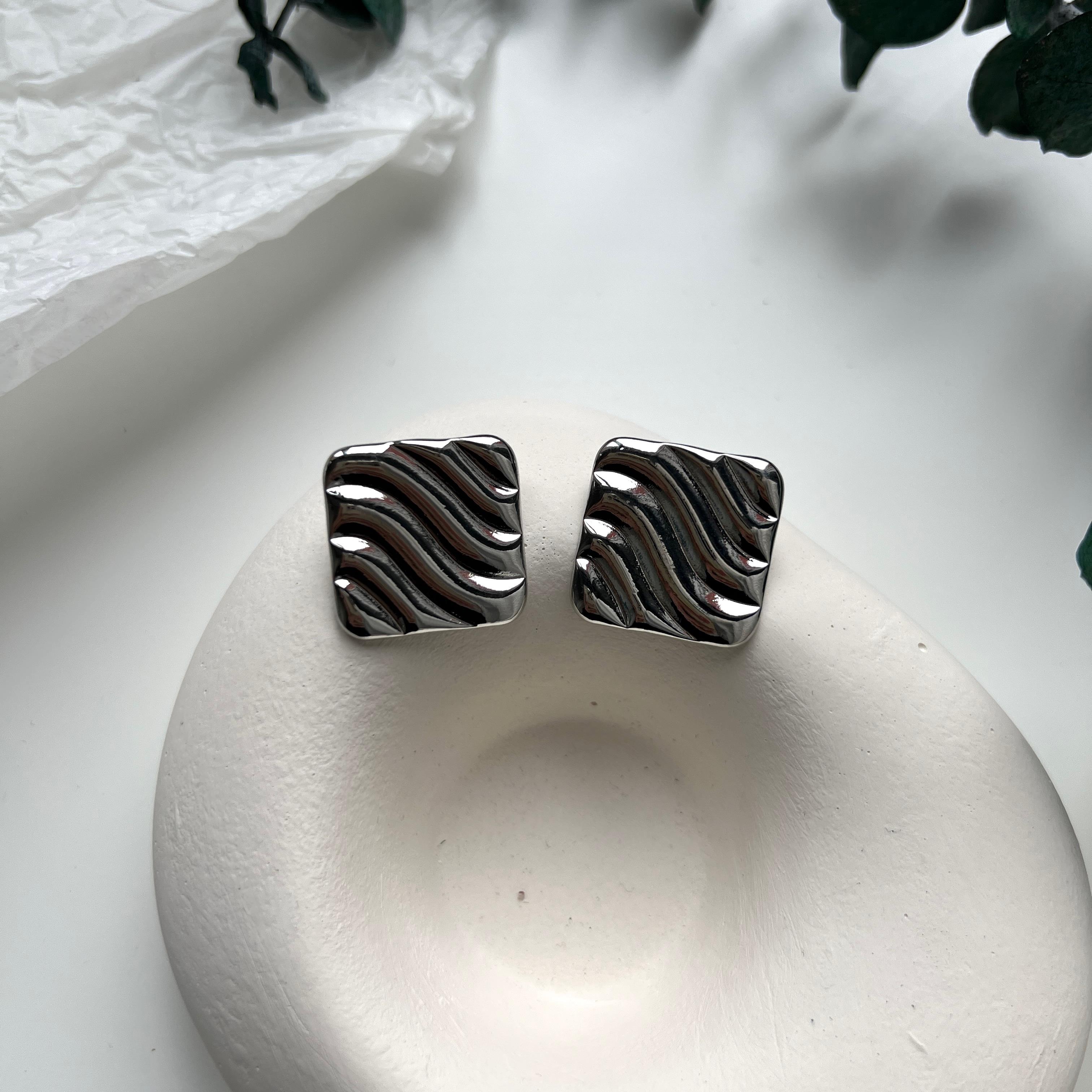 Silver Kare Dalgalı Küpe