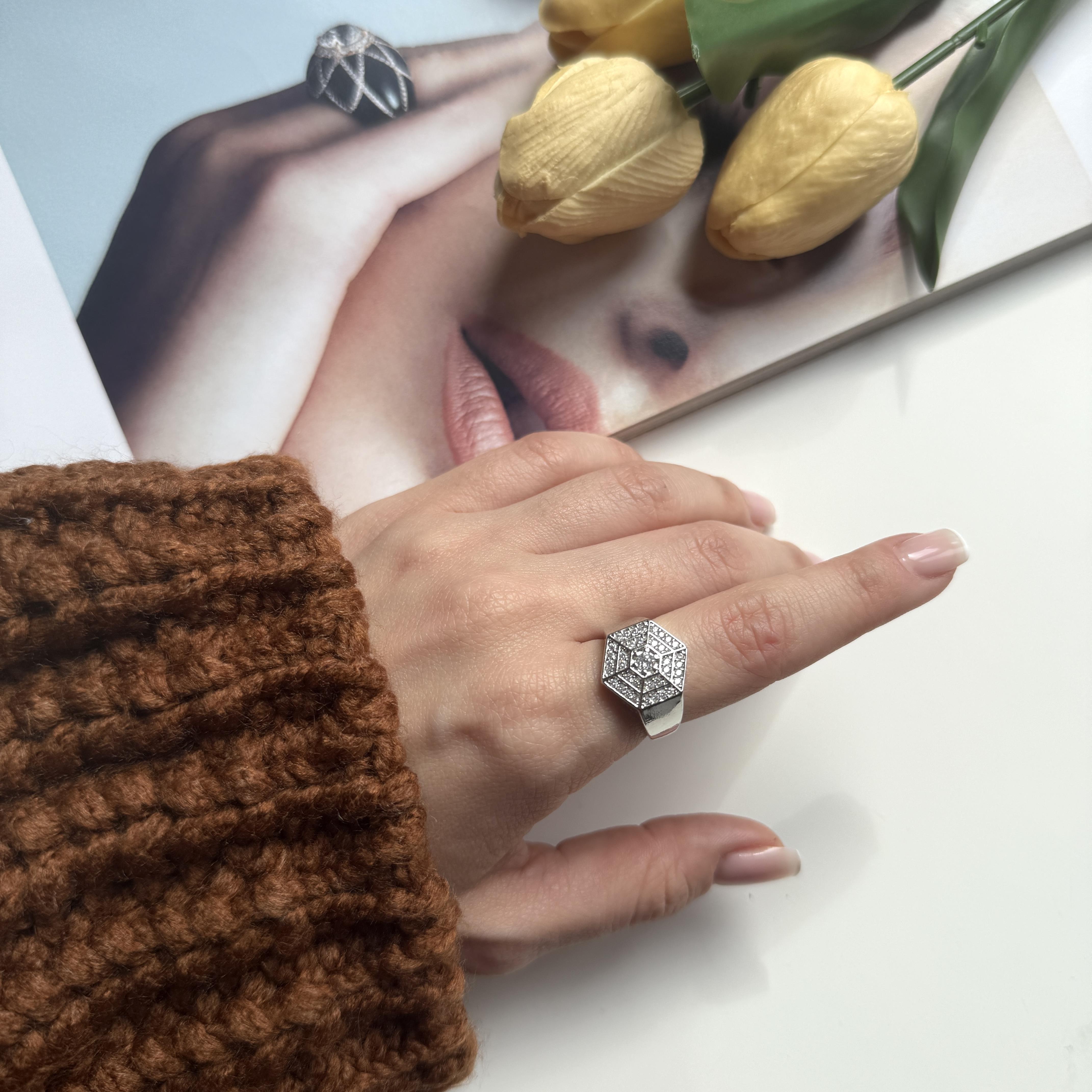 Silver Taşlı Altıgen Yüzük