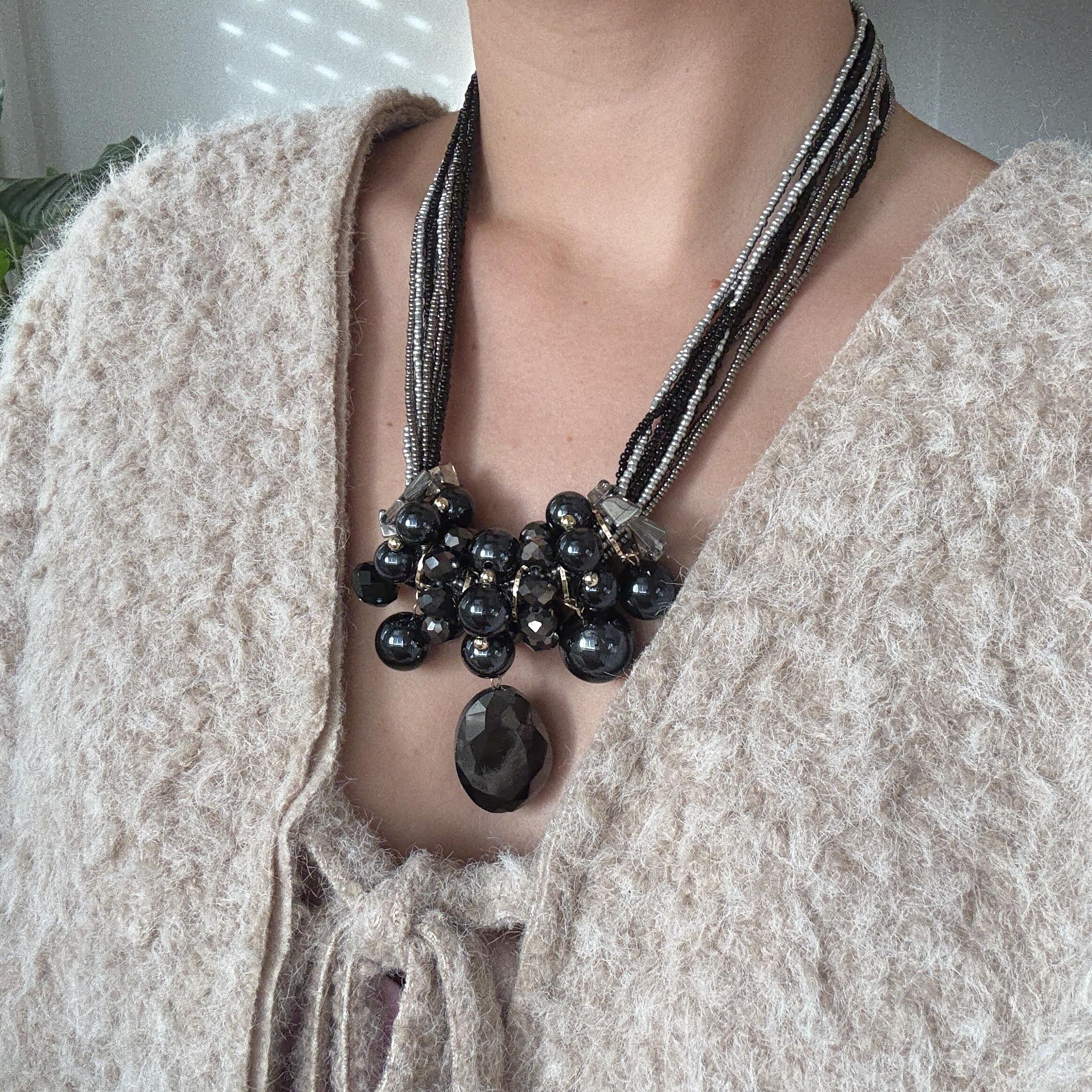 Siyah Boncuklu Tasarım Kolye