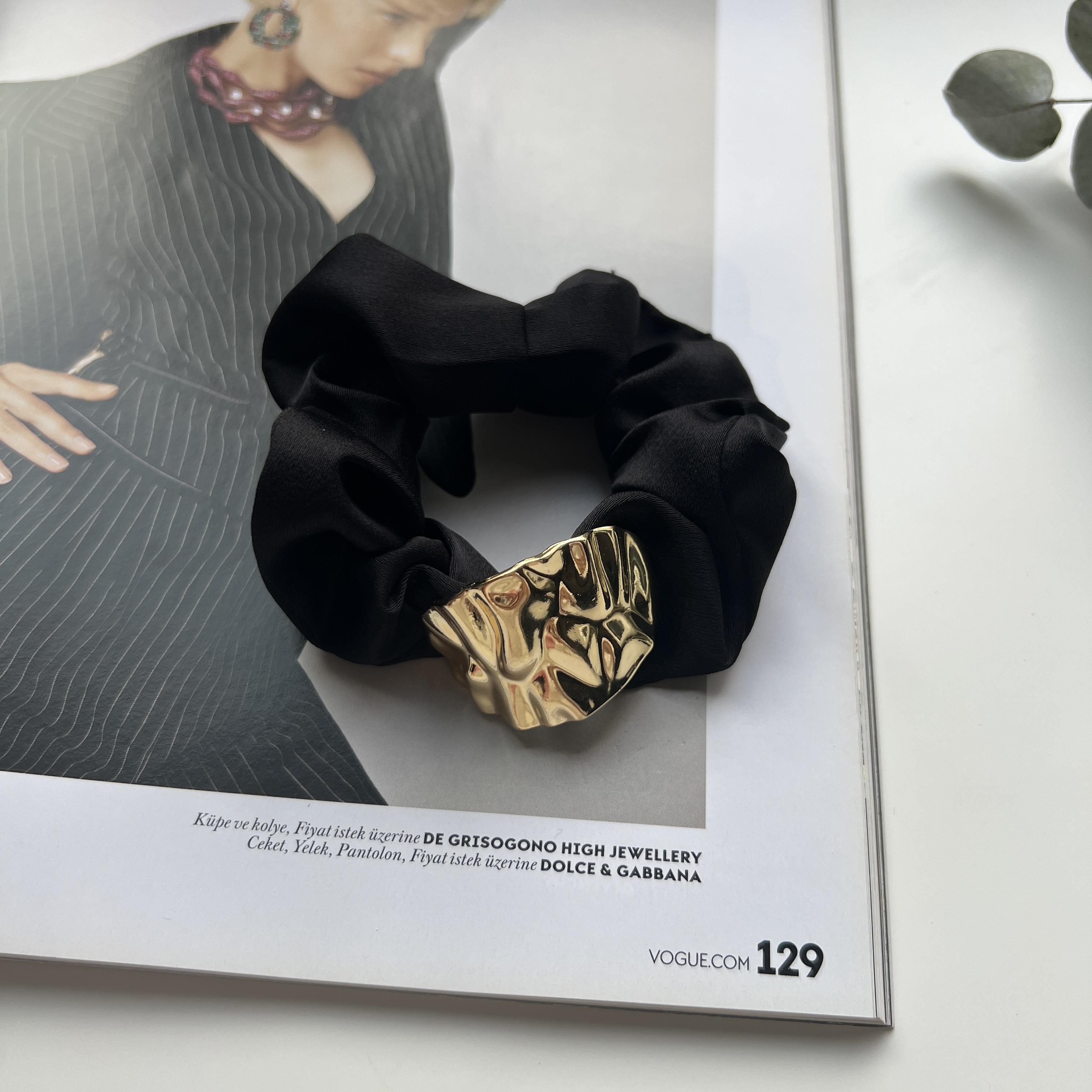Siyah Gold Ezme Detaylı Scrunchie
