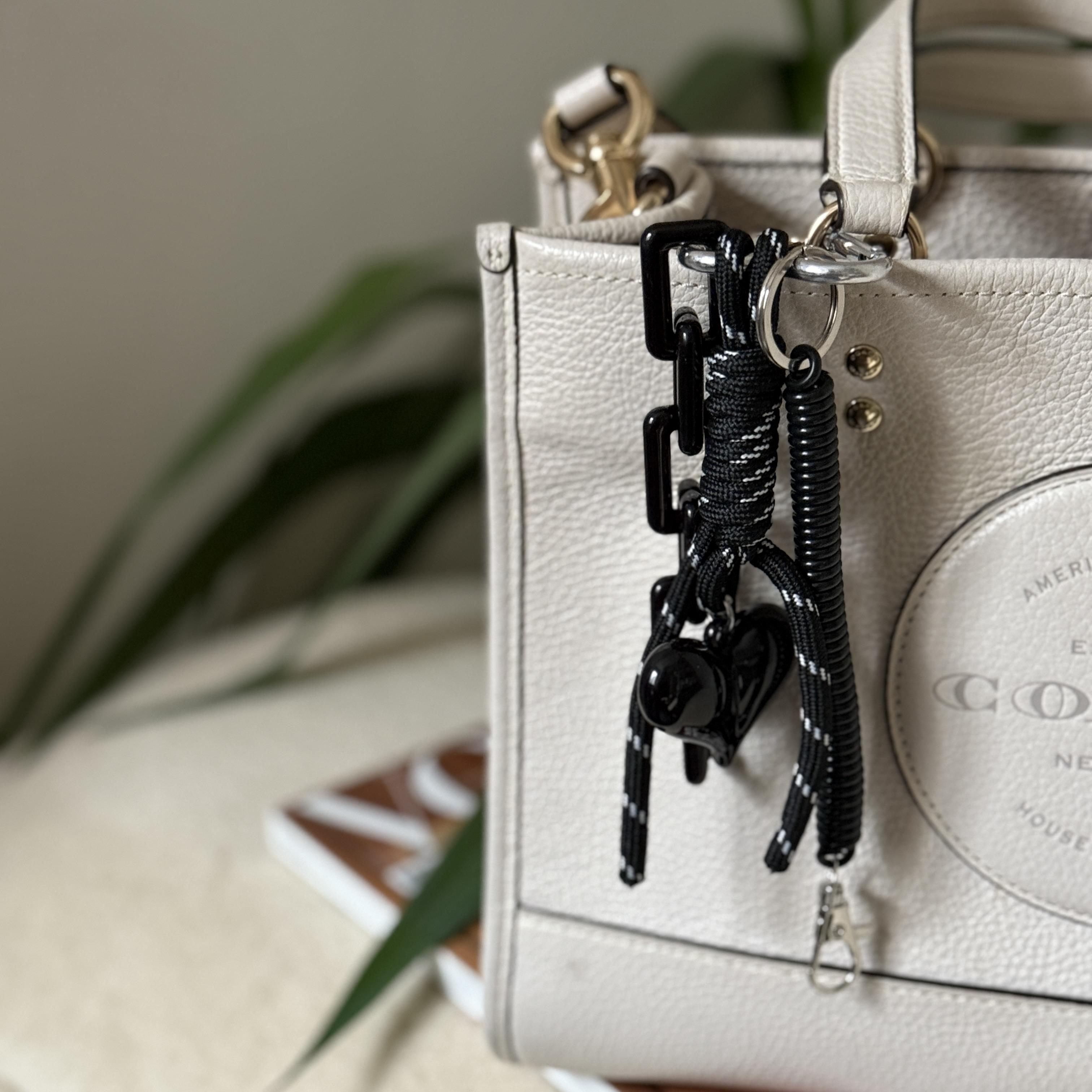 Siyah Kalp Kordon Charmlı Çanta Aksesuarı&Anahtarlık