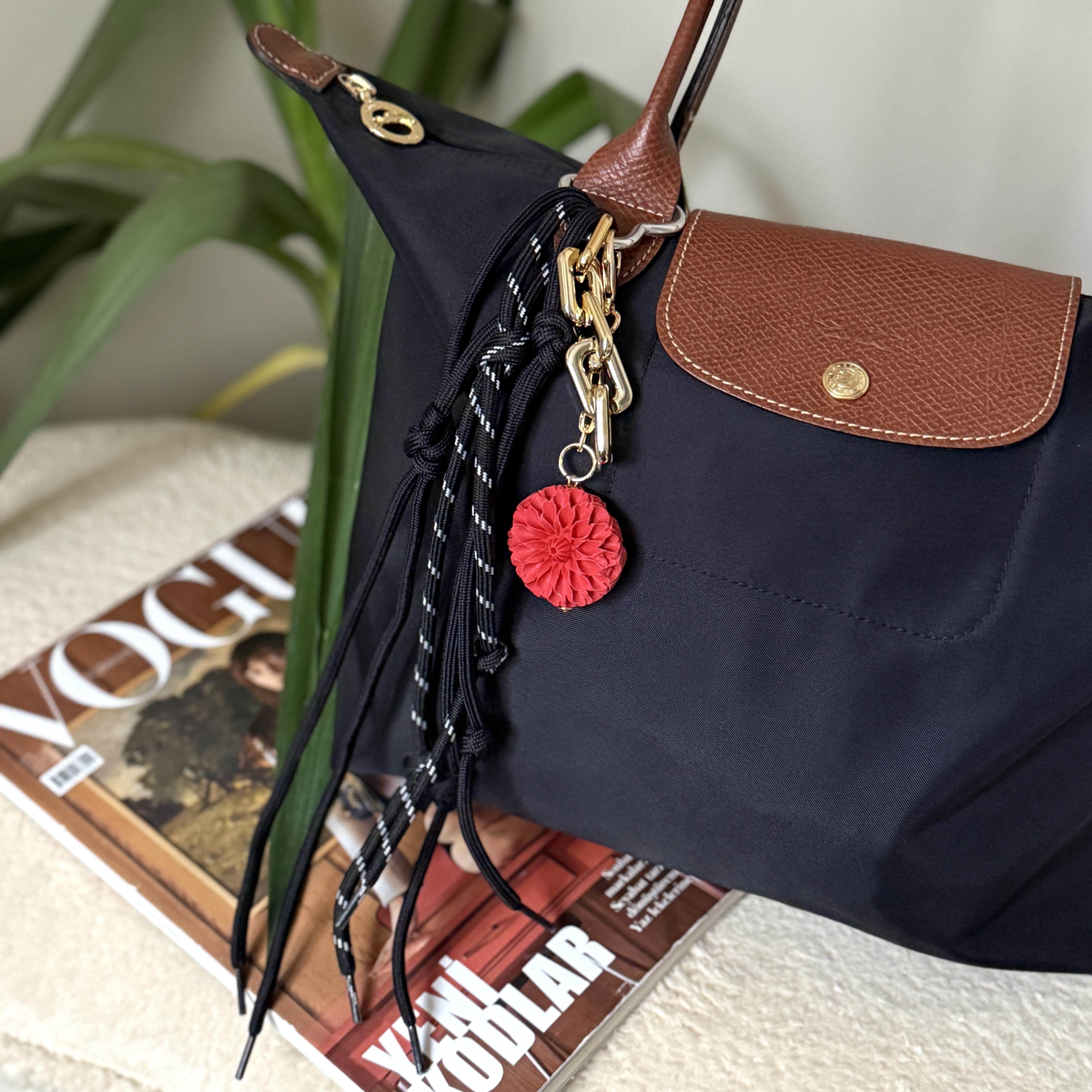 Siyah Kordonlu Çiçek Çanta Aksesuarı&Anahtarlık