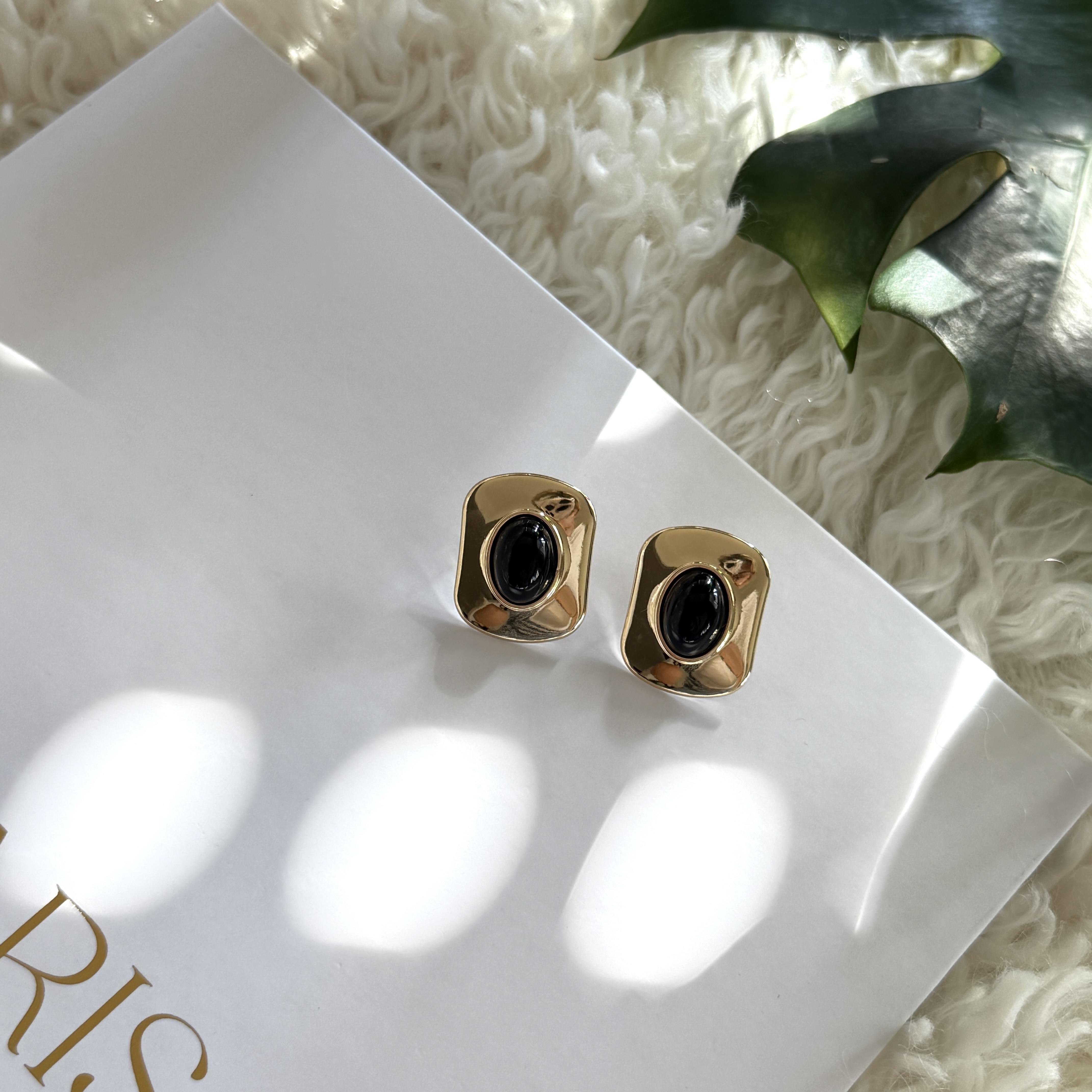 Siyah Mineli Dikdörtgen Küpe