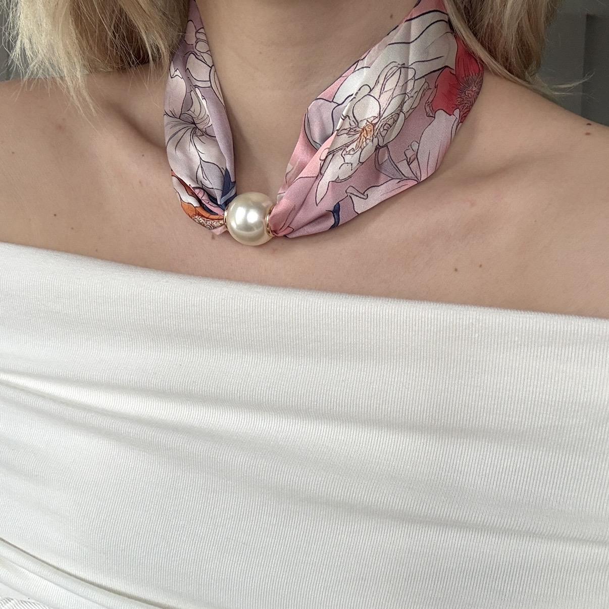 Soft Çiçek Desenli İncili Fular Kolye