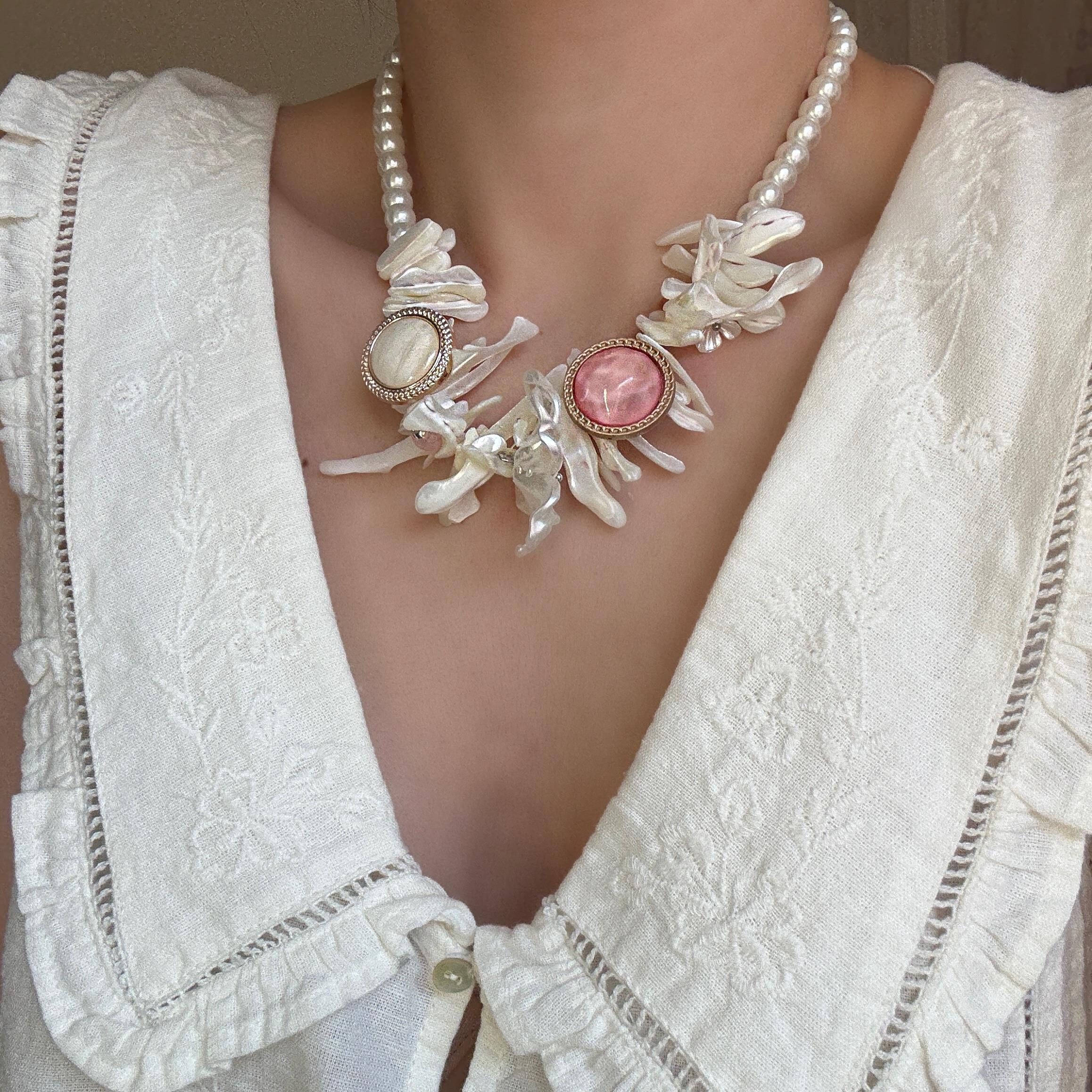 Taşlı Beyaz Mercan Kolye