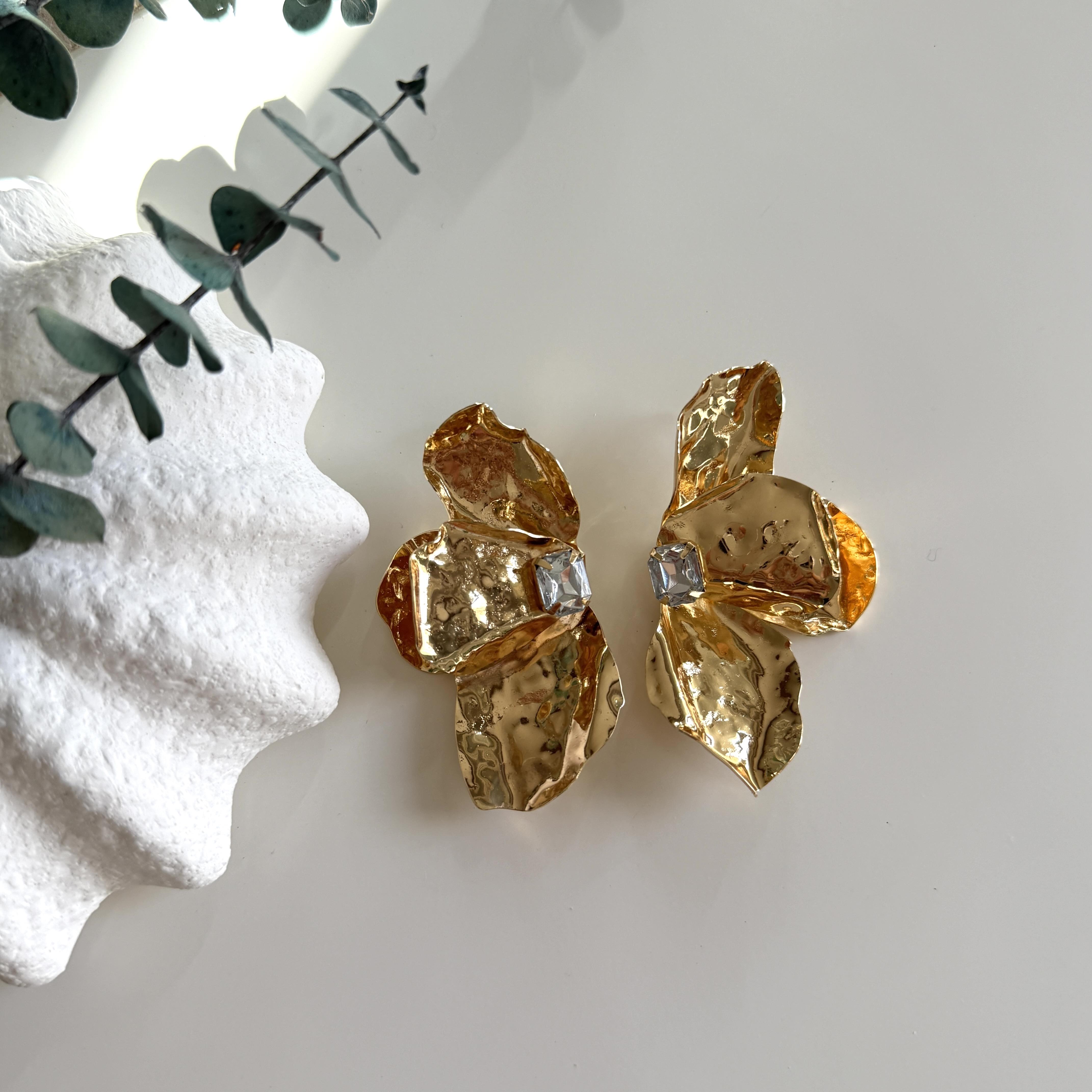 Taşlı Gold Çiçek Küpe