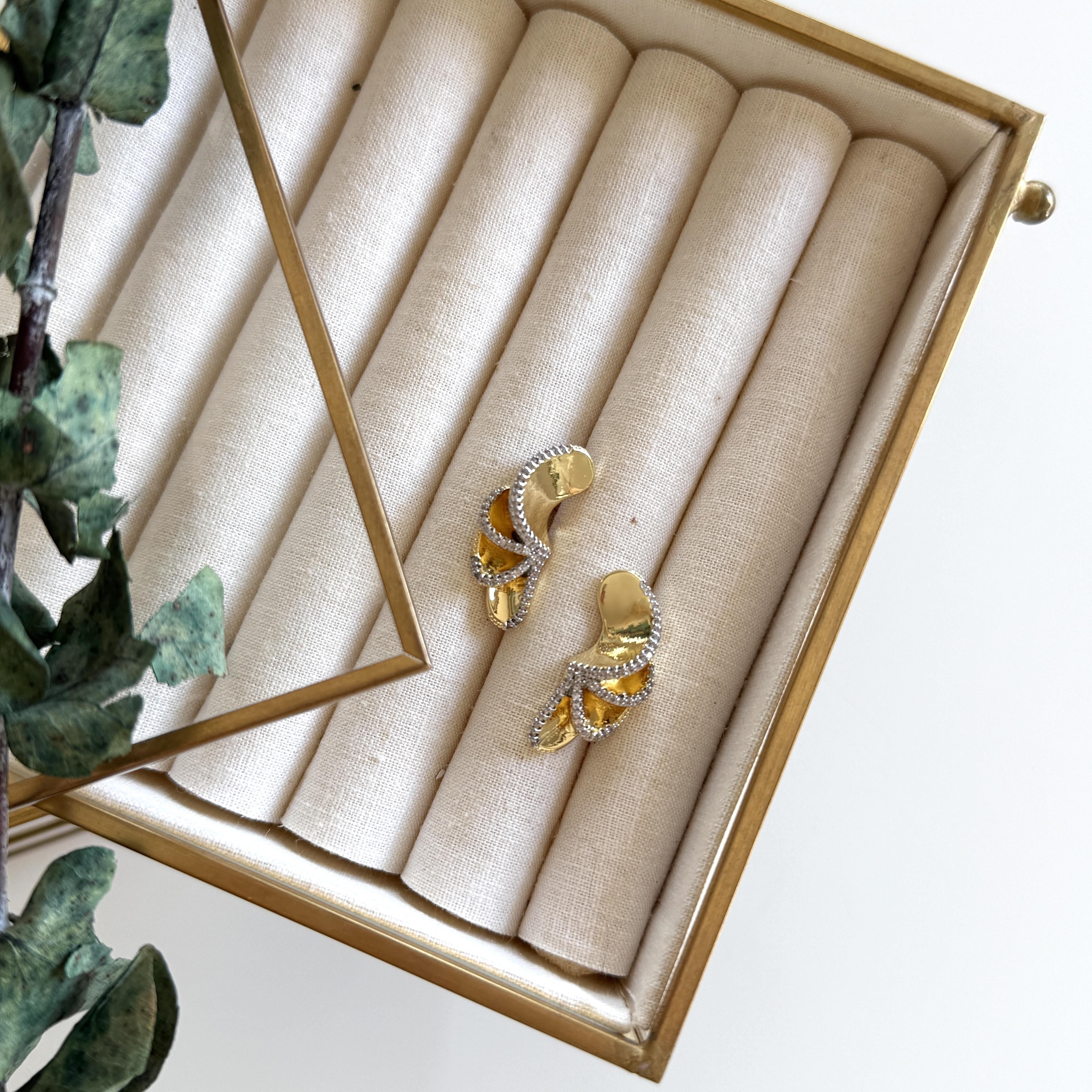 Taşlı Yaprak Küpe