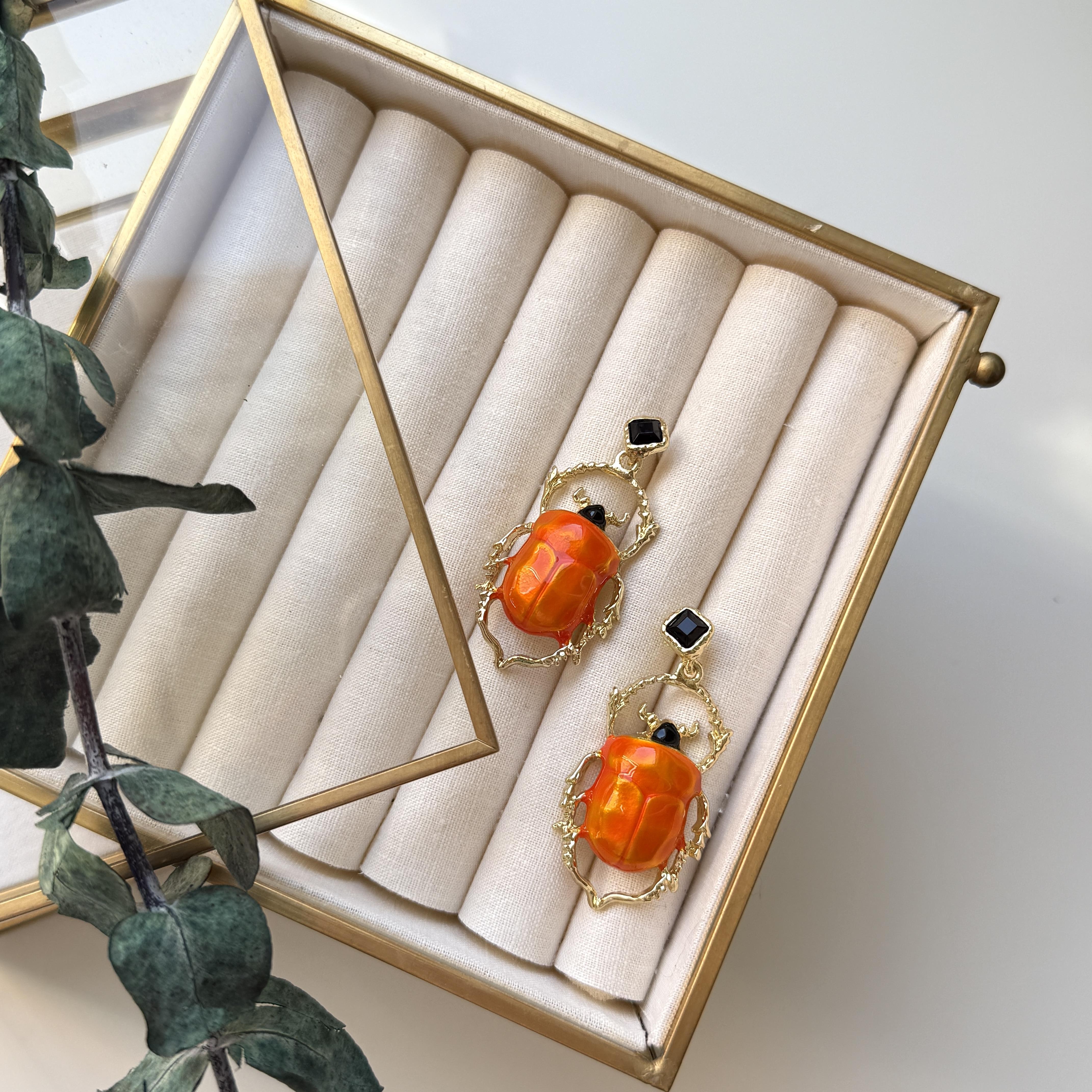 Turuncu Mineli Scarab Küpe