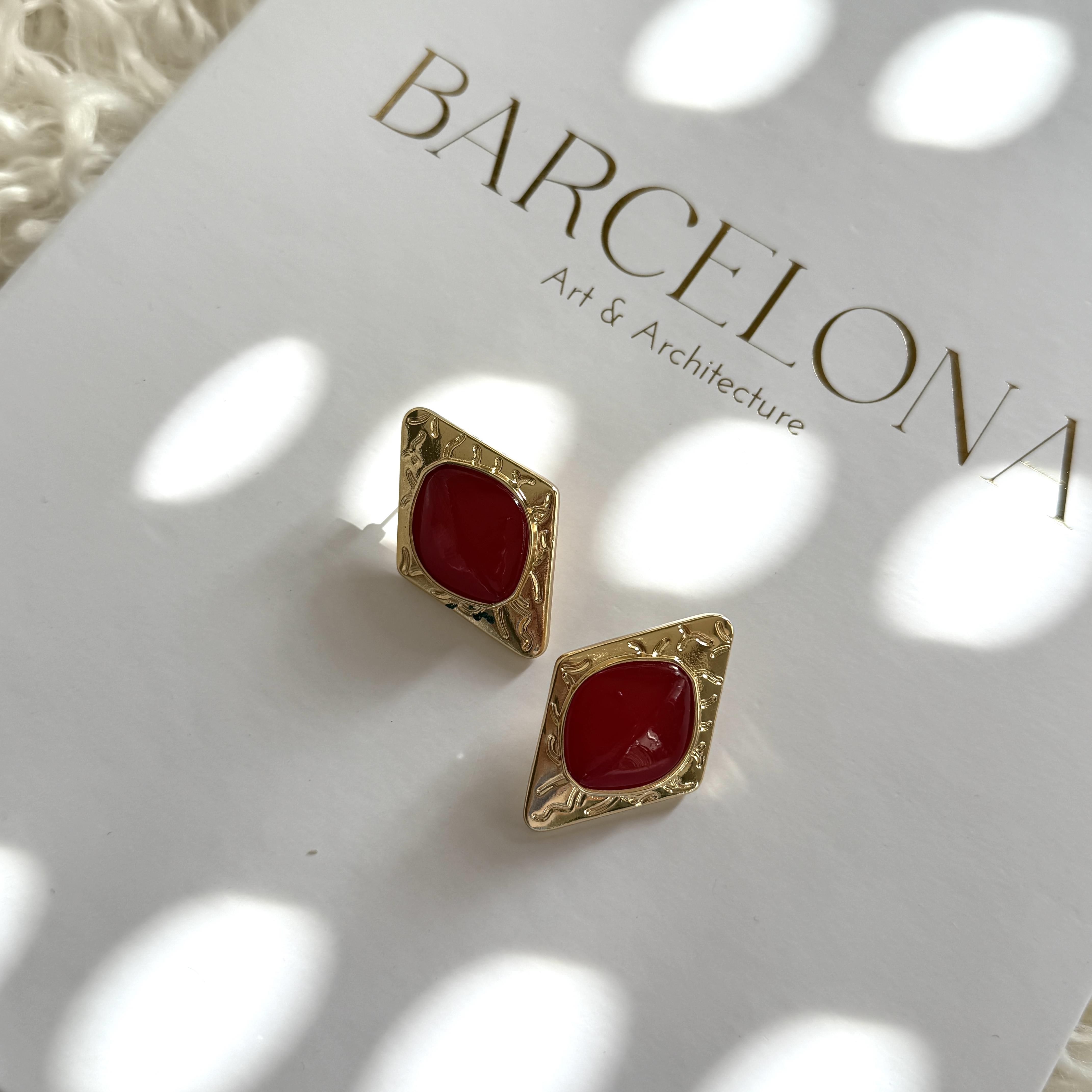 Üçgen Bordo Mineli Gold Vintage Küpe