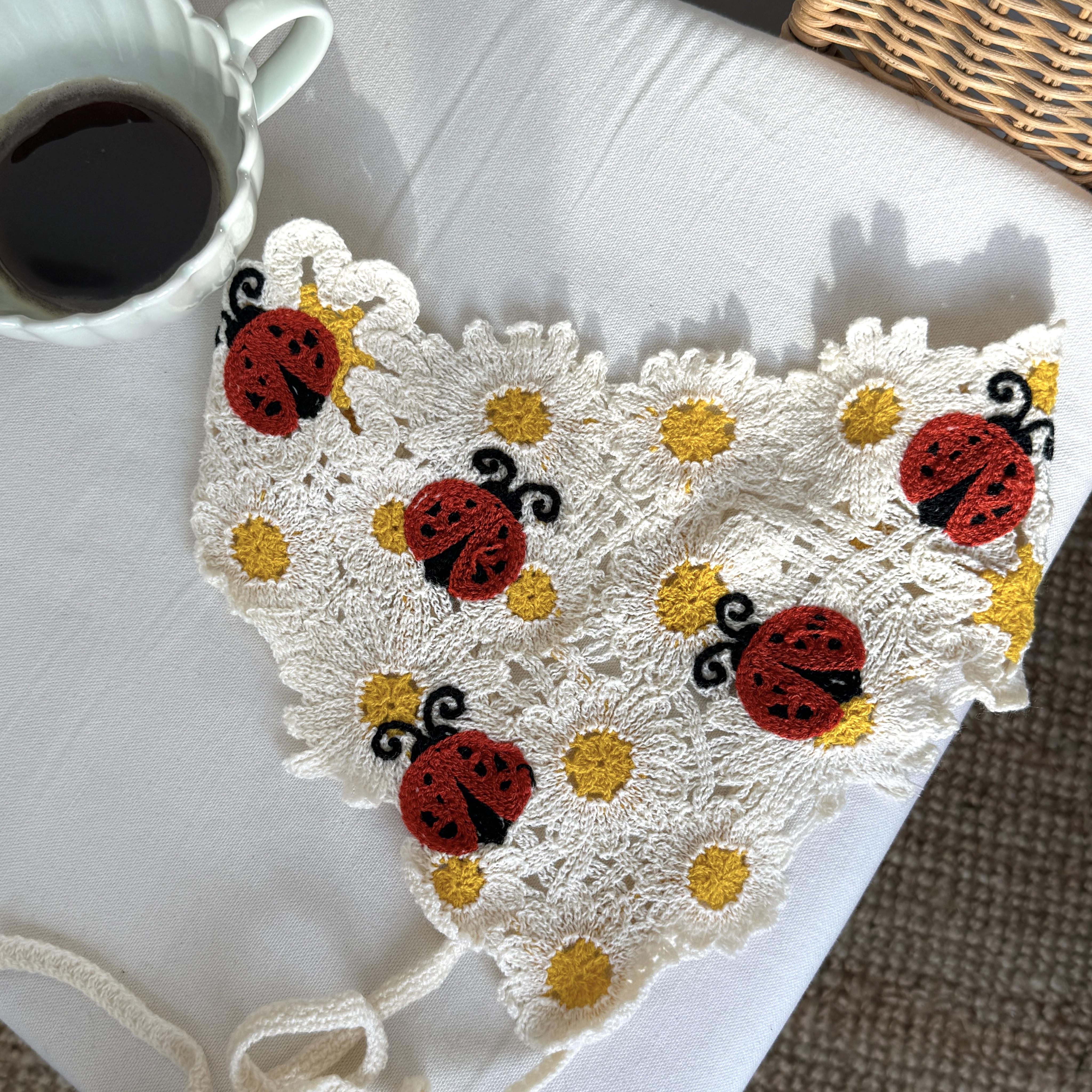 Uğur Böcekli Örgü Üçgen Bandana
