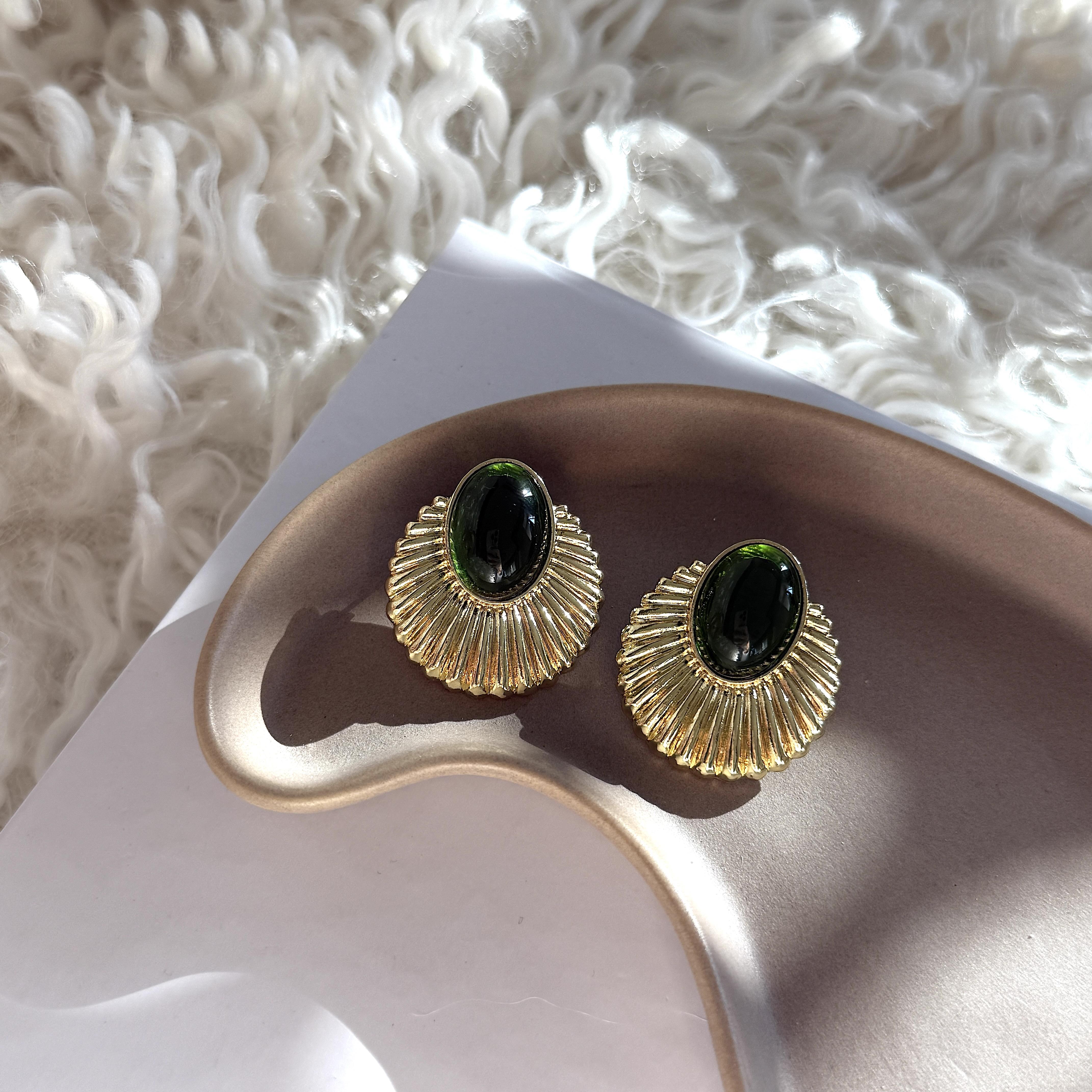 Yeşil Oval Taşlı Vintage Küpe