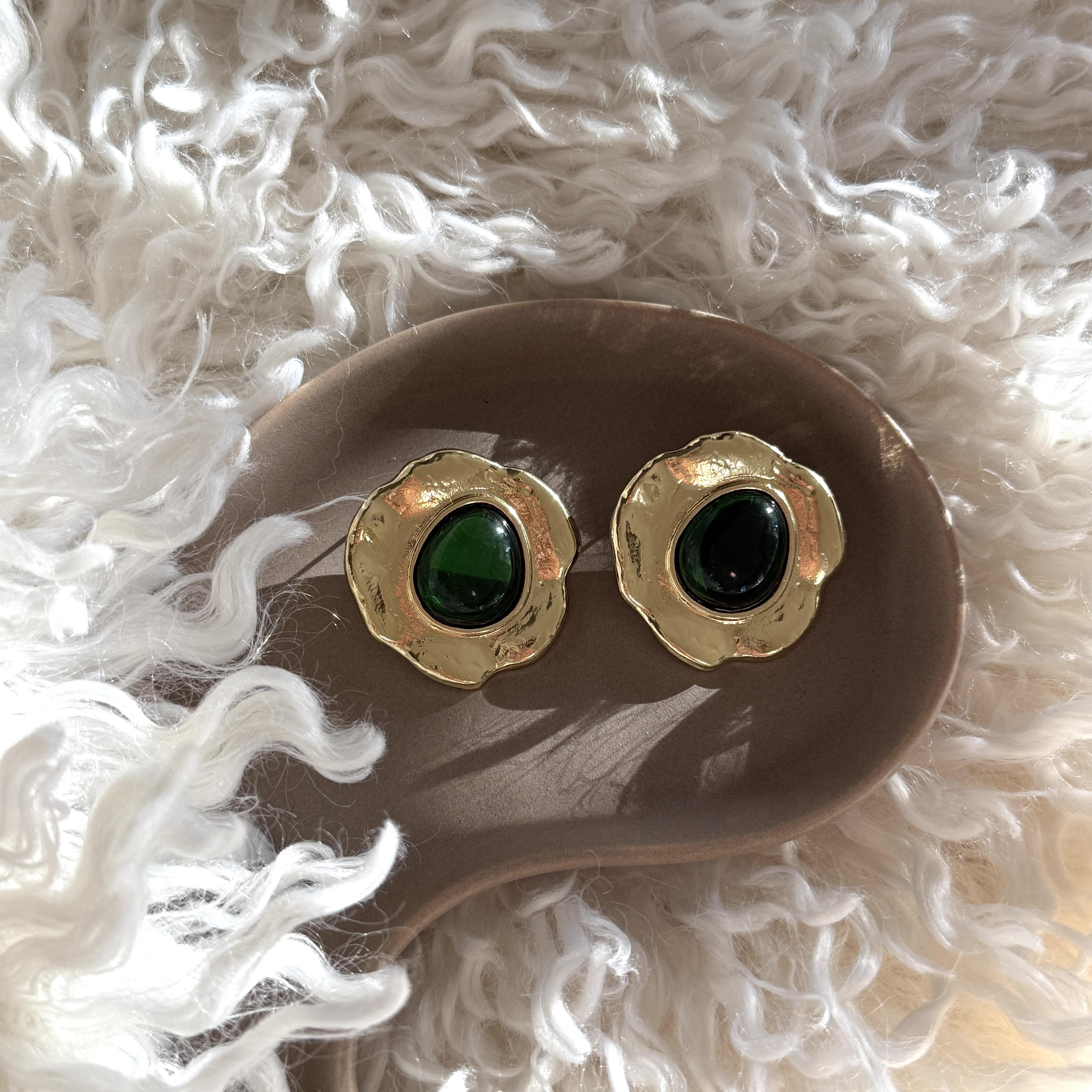 Yeşil Taşlı Dalgalı Vintage Küpe