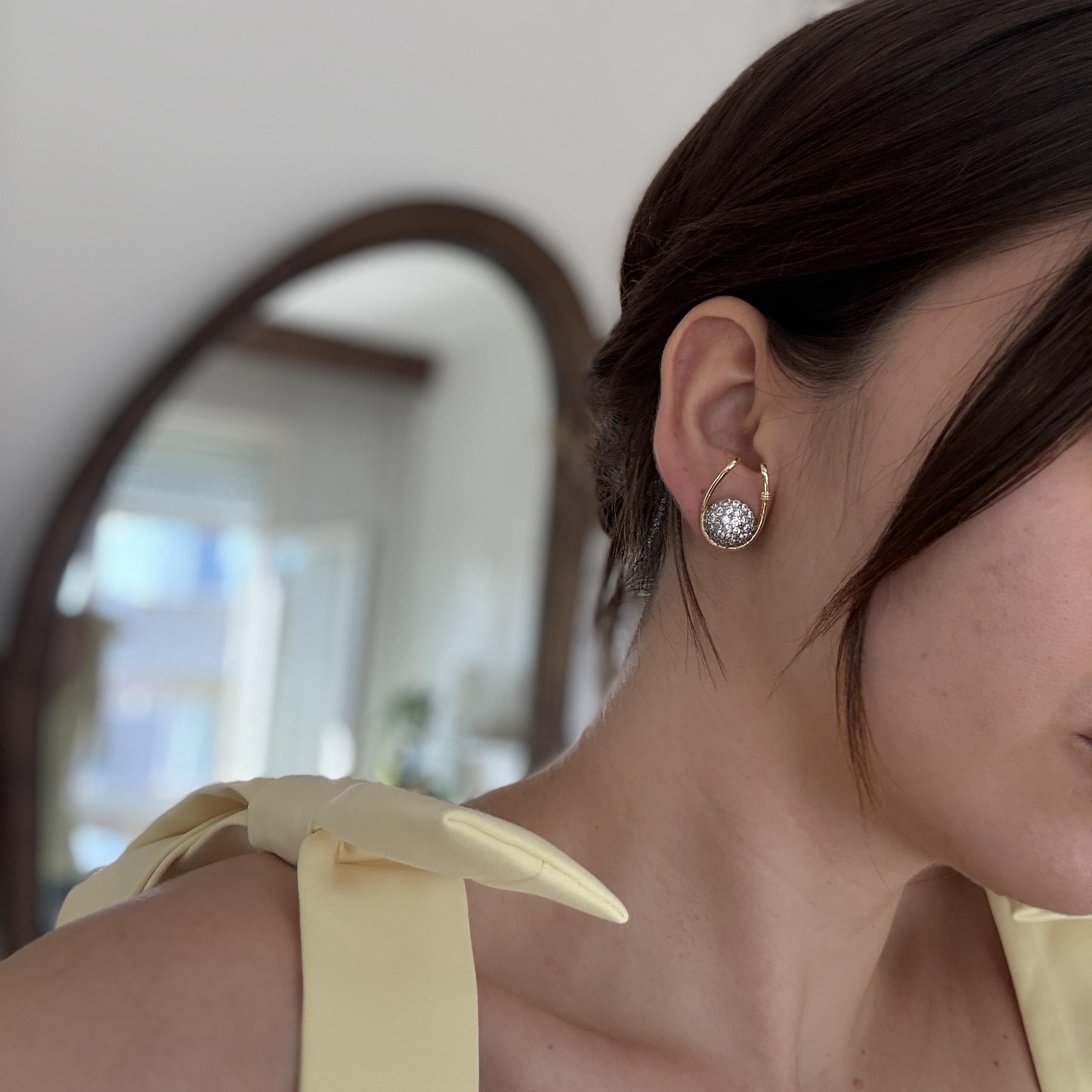 Yuvarlak Taşlı Asma Küpe