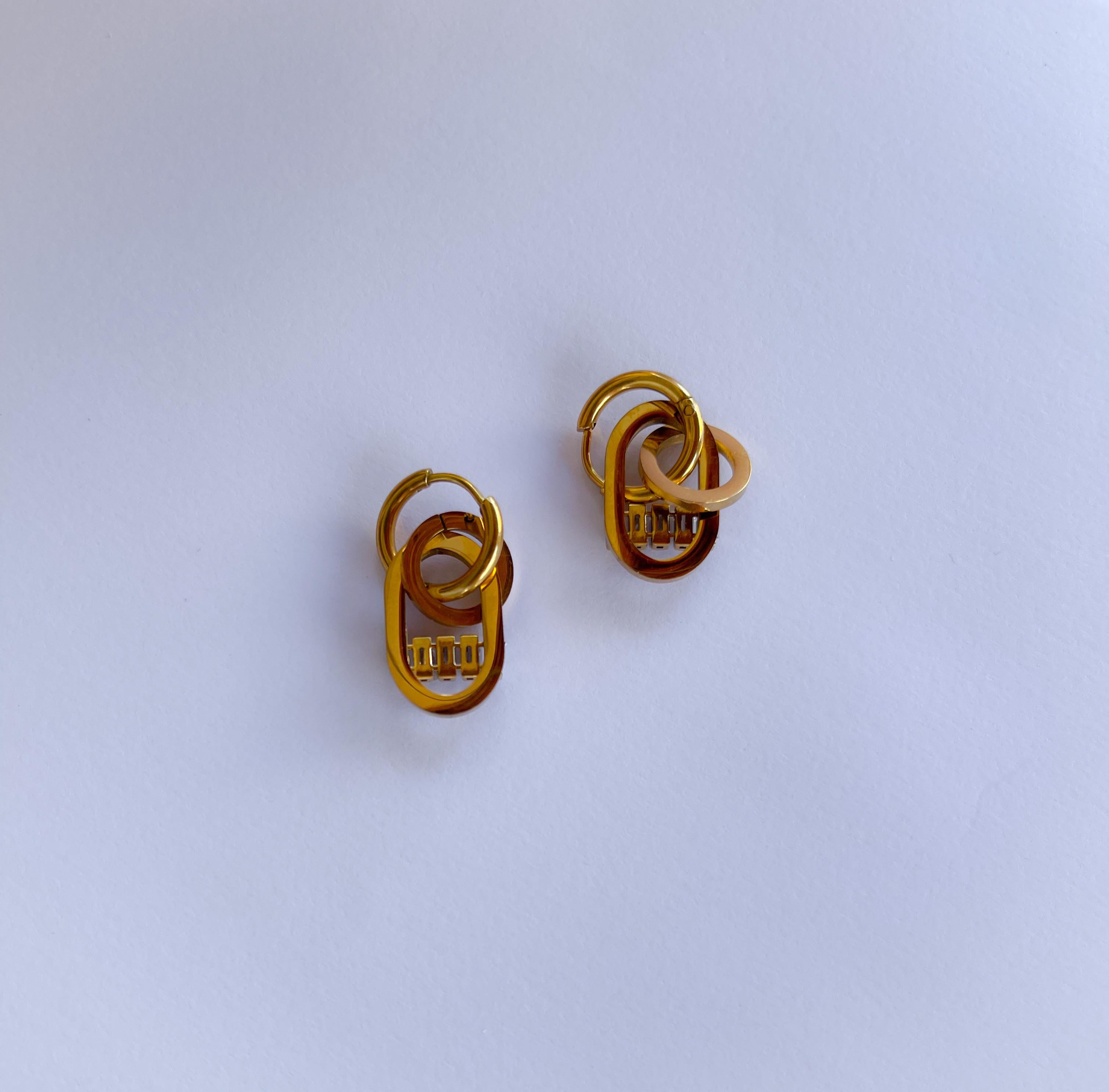 Çelik Çıkarılabilir Taşlı Sallantılı Küpe Gold 