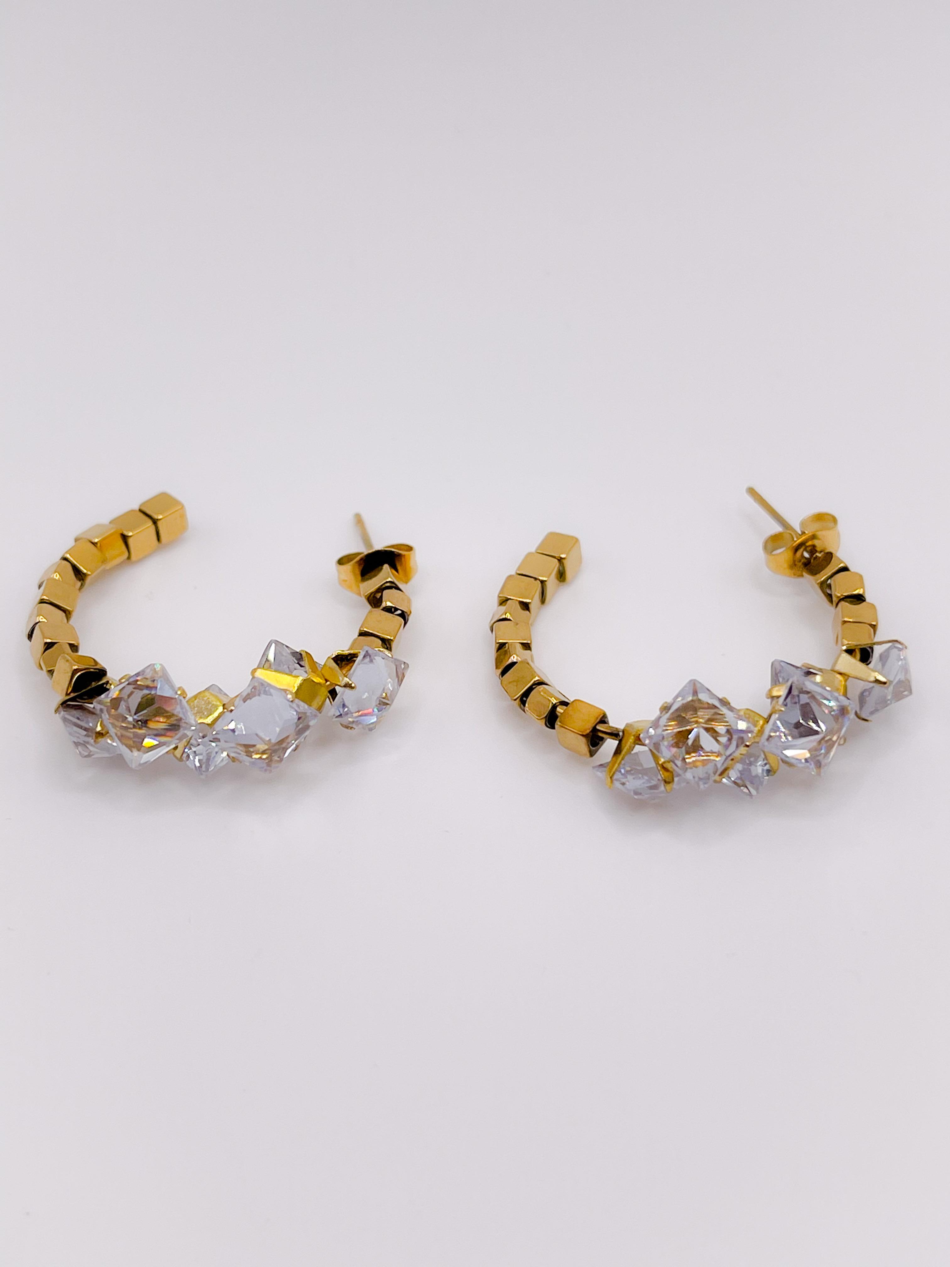 Çelik Küpe Asimetrik Taş Detaylı Çelik