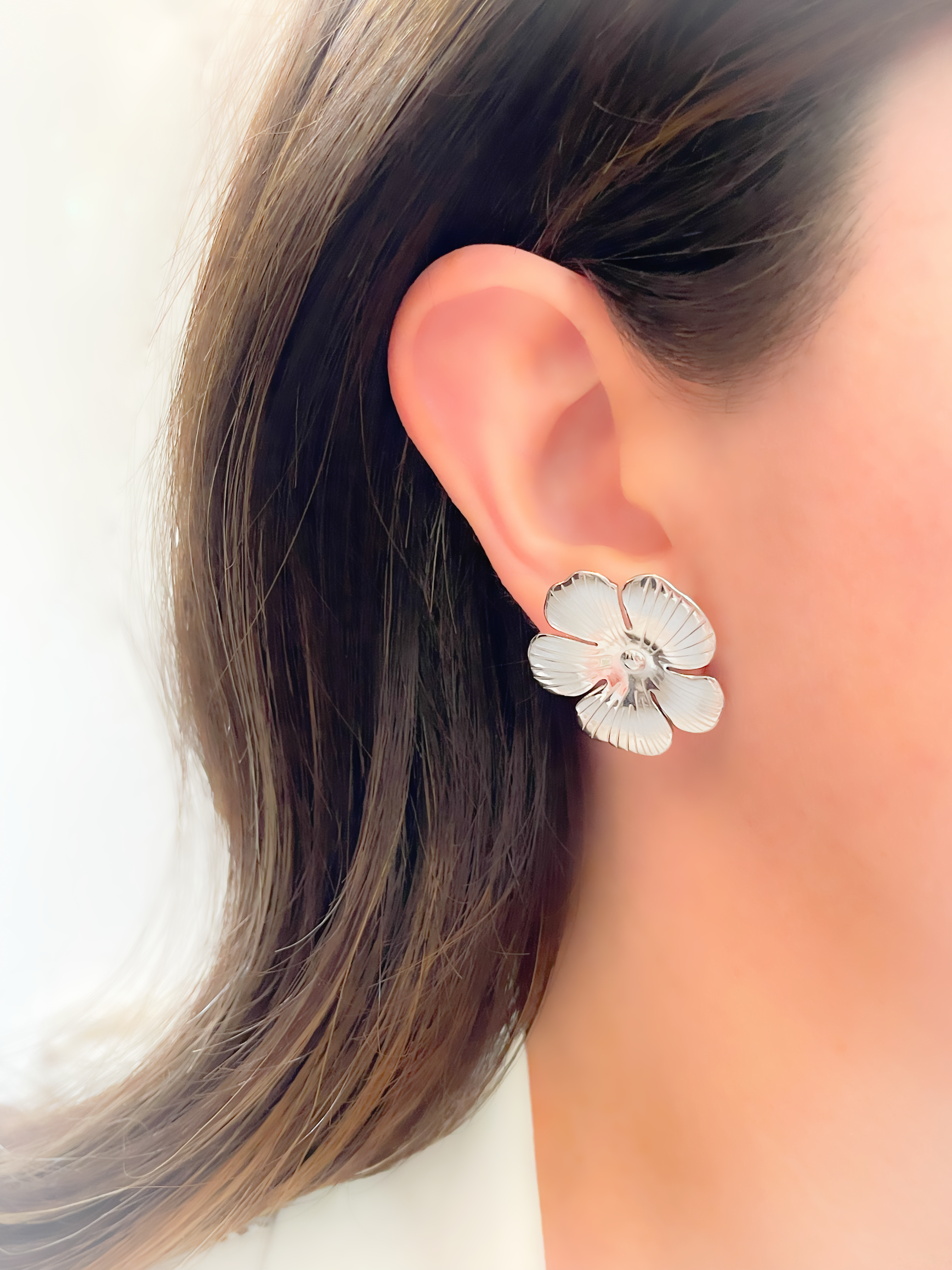 Çelik Küpe Nergis Çiçek Küpe