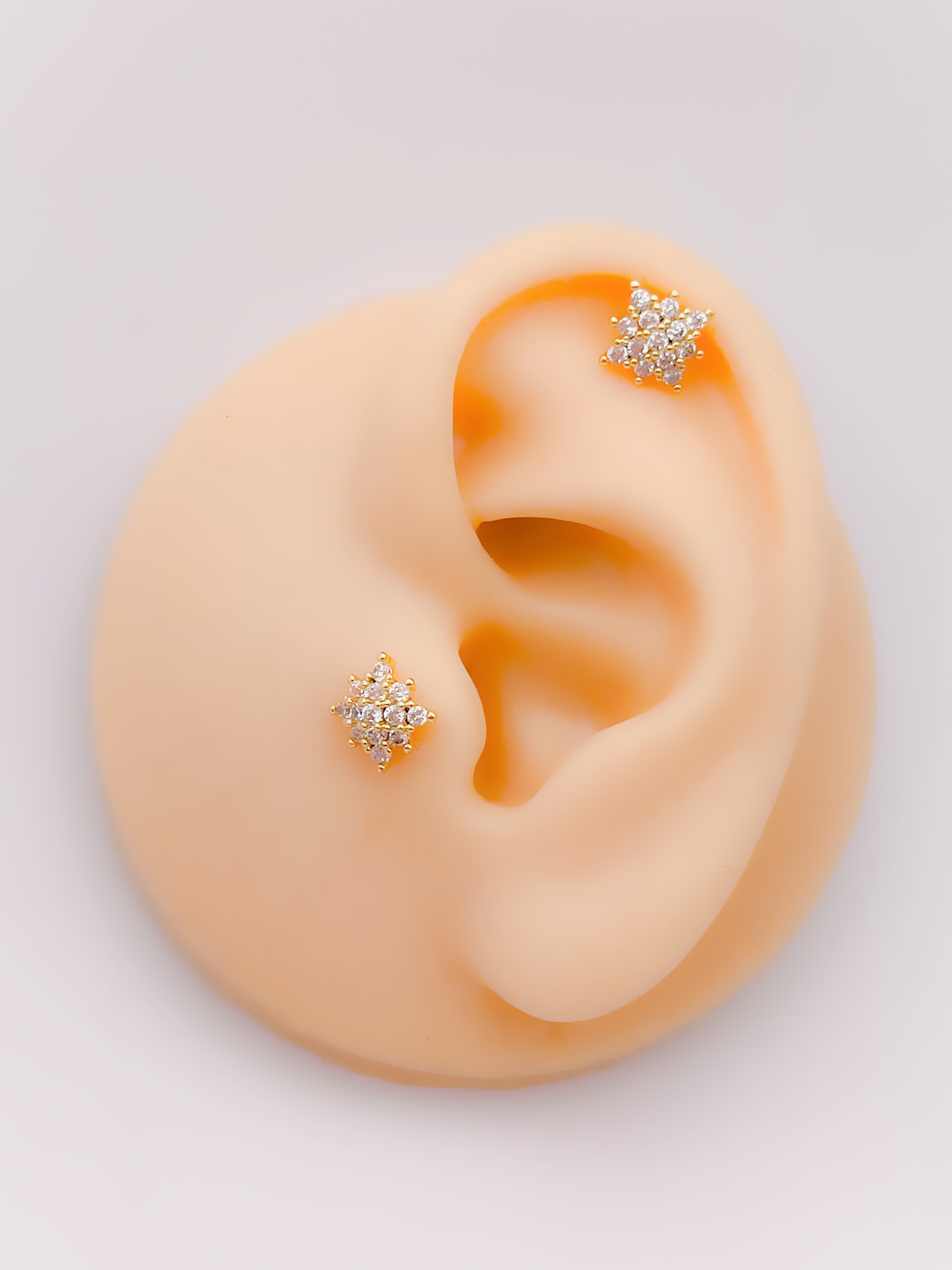 Cerrahi ÇeliCerrahi Çelik Piercing Full Taş Detaylı Kuzey Yıldızı Kıkırdak Helix Tragus Piercing (1adet)k Piercing Full Taşlı Çiçek Figürlü Kıkırdak Helix Tragus Piercing (1adet)