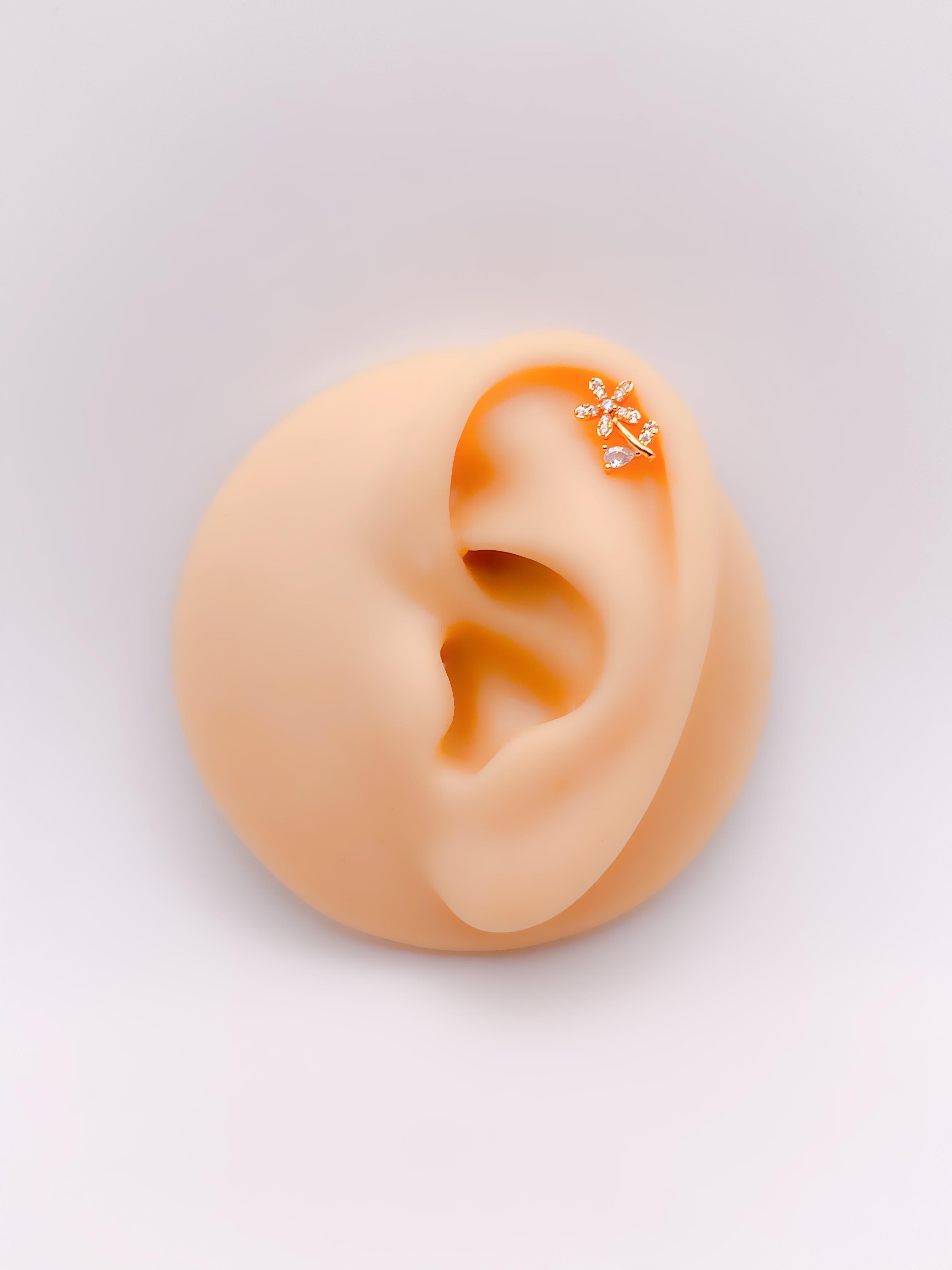 Cerrahi Çelik Piercing Full Taşlı Papatya Figürlü Kıkırdak Helix Tragus Piercing(1adet)