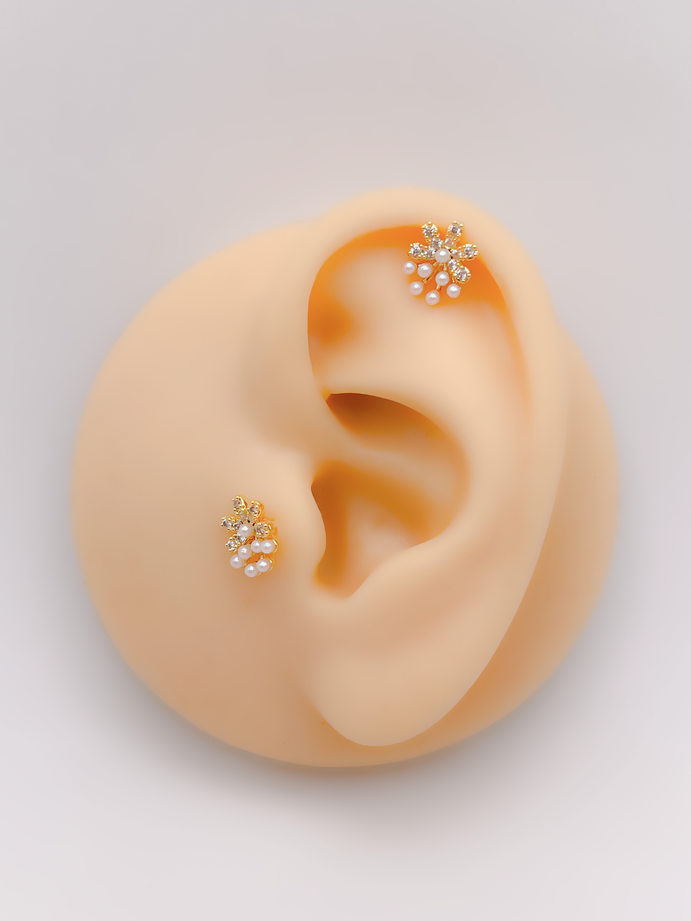 Cerrahi Çelik Piercing İncili Çiçek Figürlü Kıkırdak Helix Tragus Piercing (1adet)