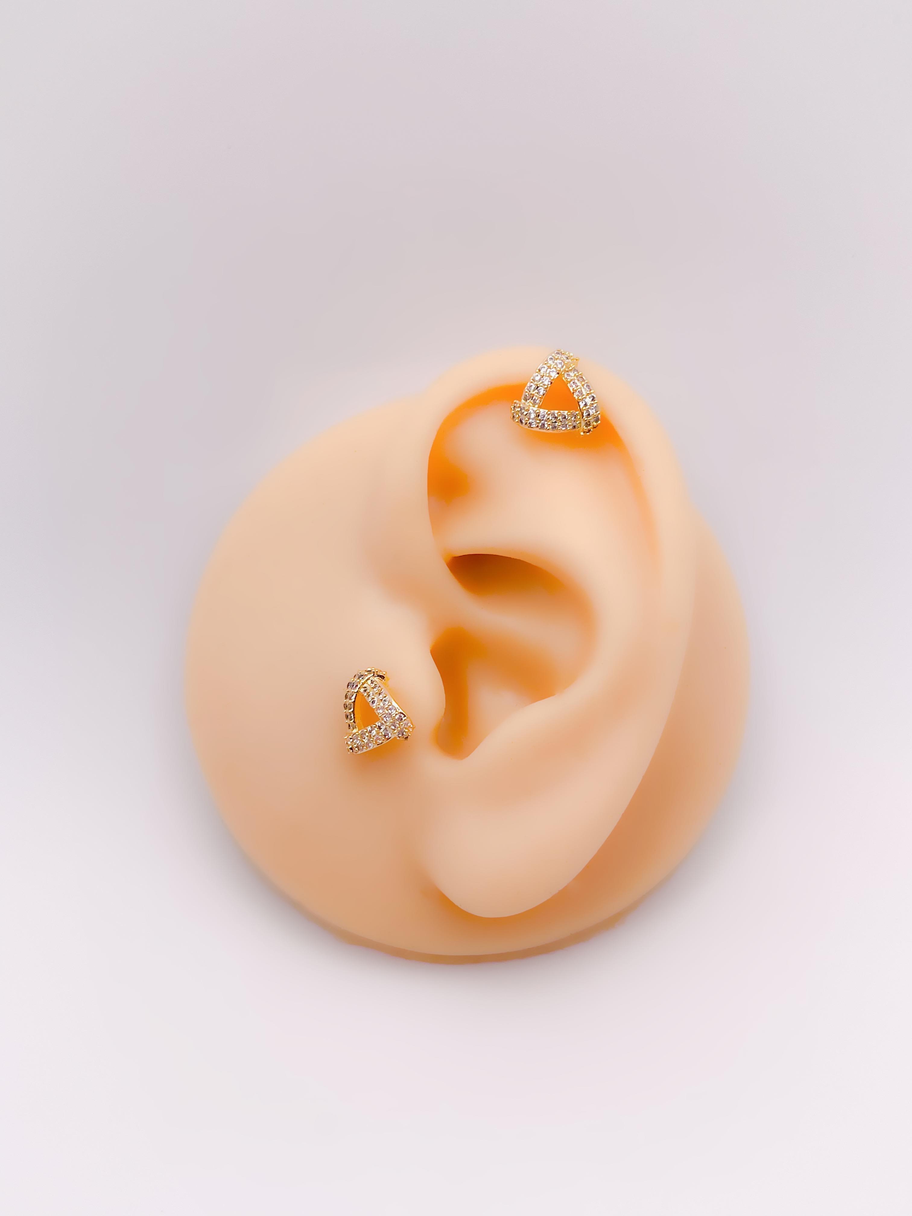 Cerrahi Çelik Piercing Zirkon Taşlı Üçgen Tasarım Kıkırdak Helix Tragus Piercing (1adet)