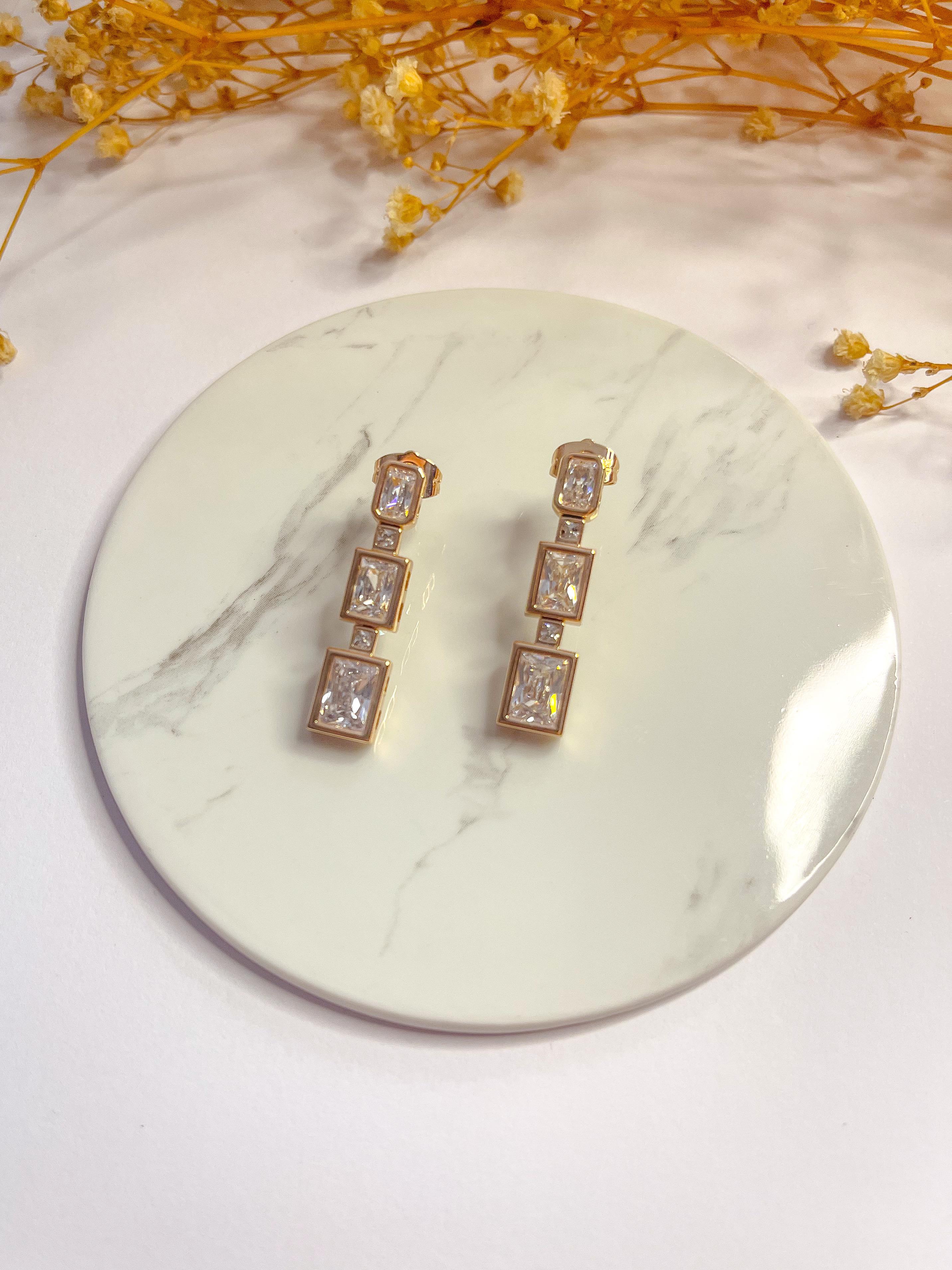 Özel Seri Sallantılı Taşlı Küpe Rose Gold