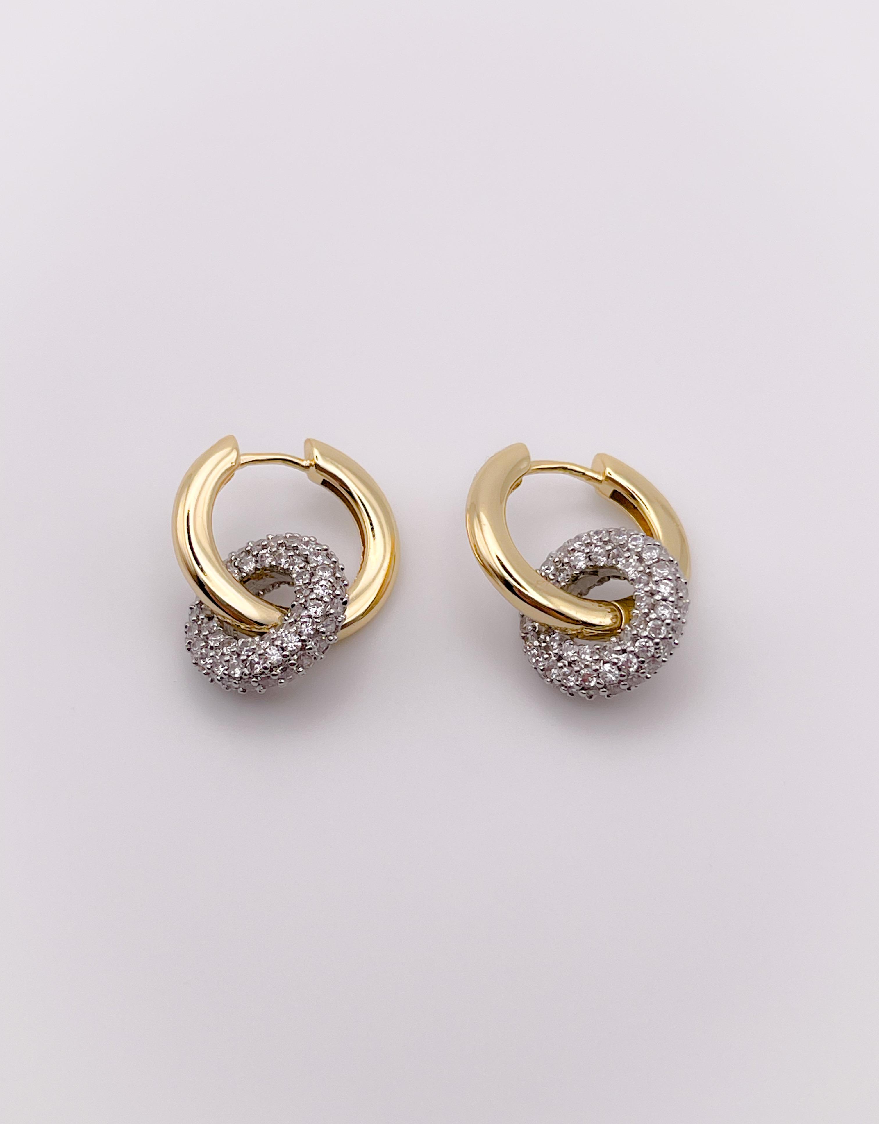 Özel Seri Taşlı, Sallantılı Gold Küpe