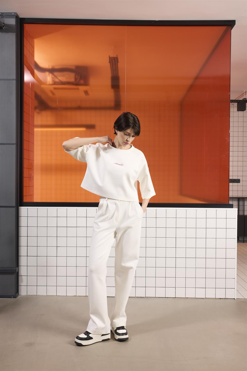 Arka Baskı Detaylı Kadın Crop T-shirt