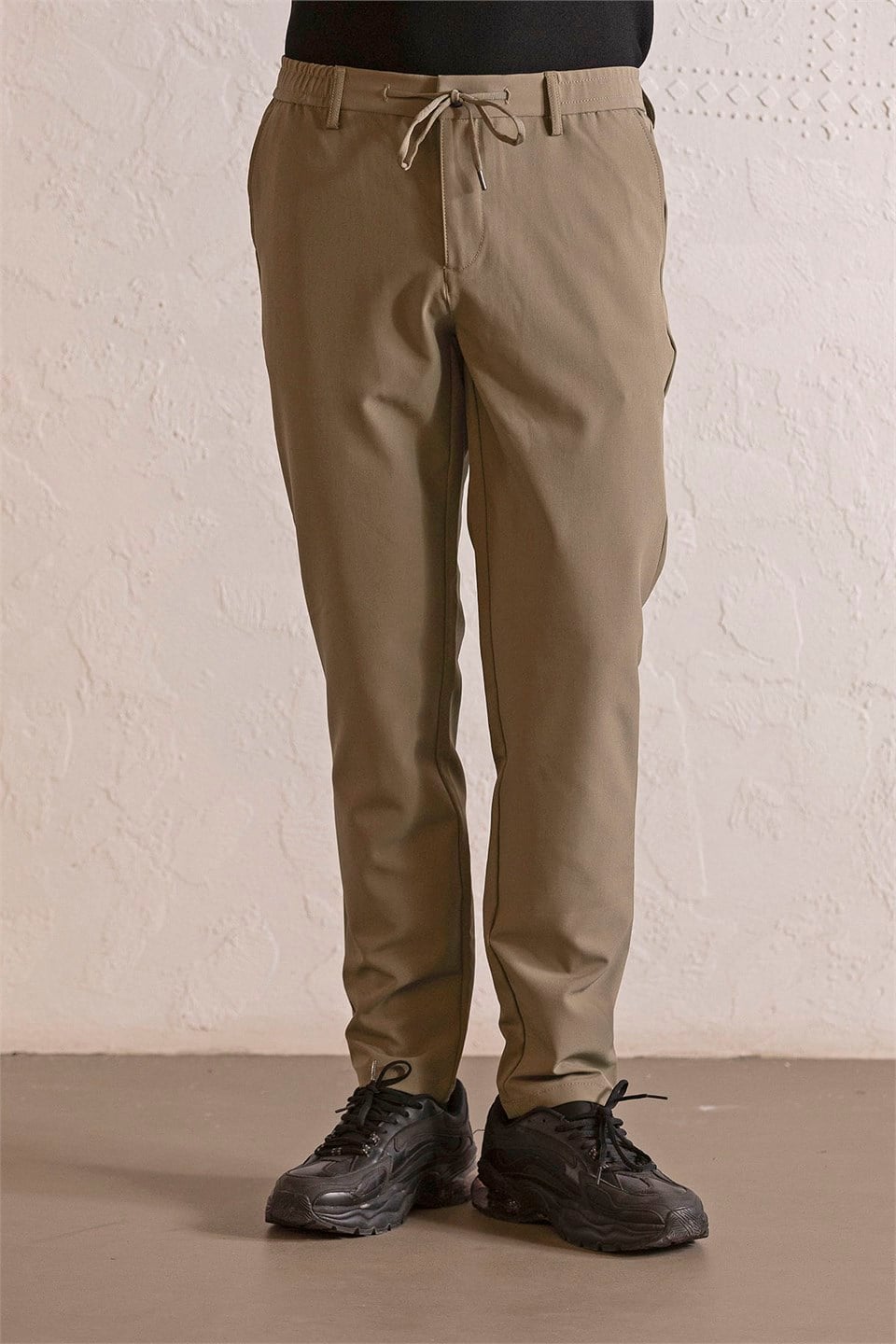 Beli Lastikli ve Bağcıklı Cepleri Çıtçıtlı Jogger Erkek Pantolon