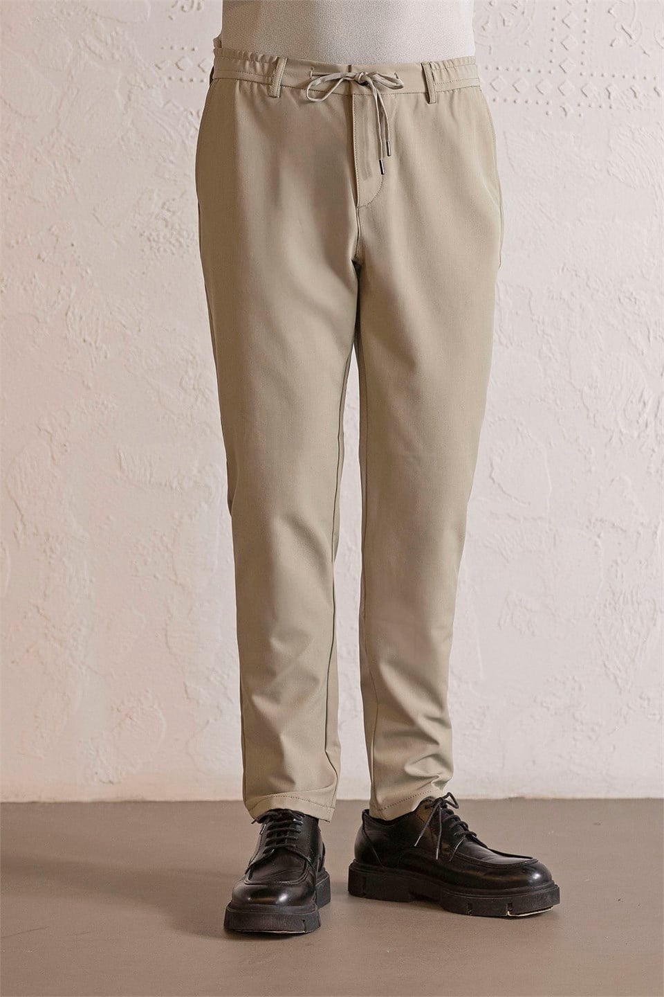 Beli Lastikli ve Bağcıklı Cepleri Çıtçıtlı Jogger Erkek Pantolon