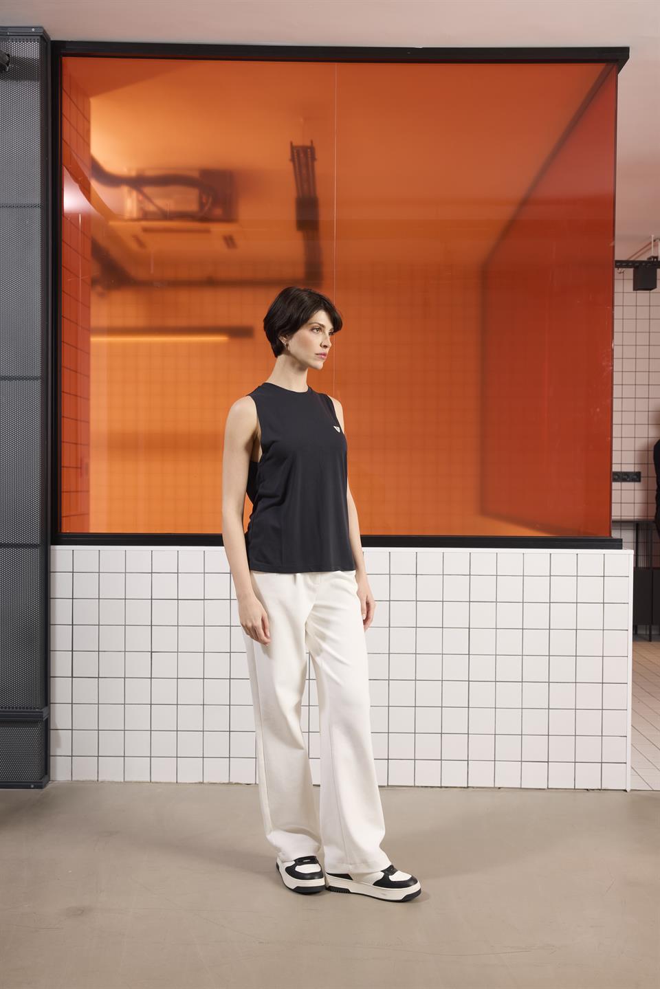 Bisiklet Yaka Sırtı Bağlama Detaylı Kadın T-shırt