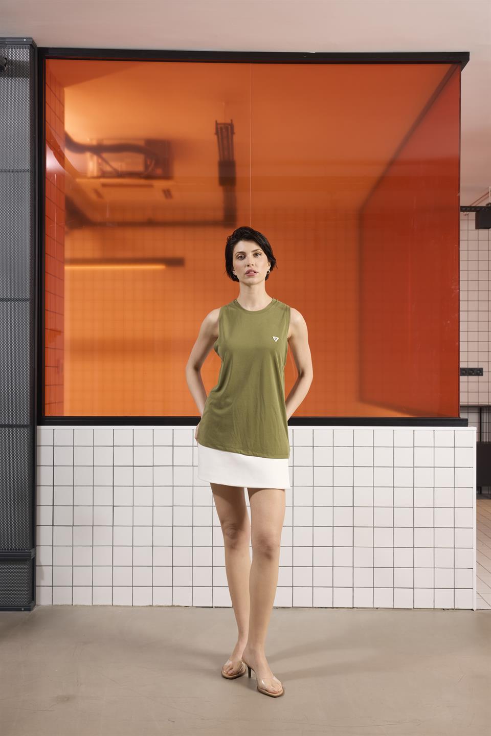 Bisiklet Yaka Sırtı Bağlama Detaylı Kadın T-shırt