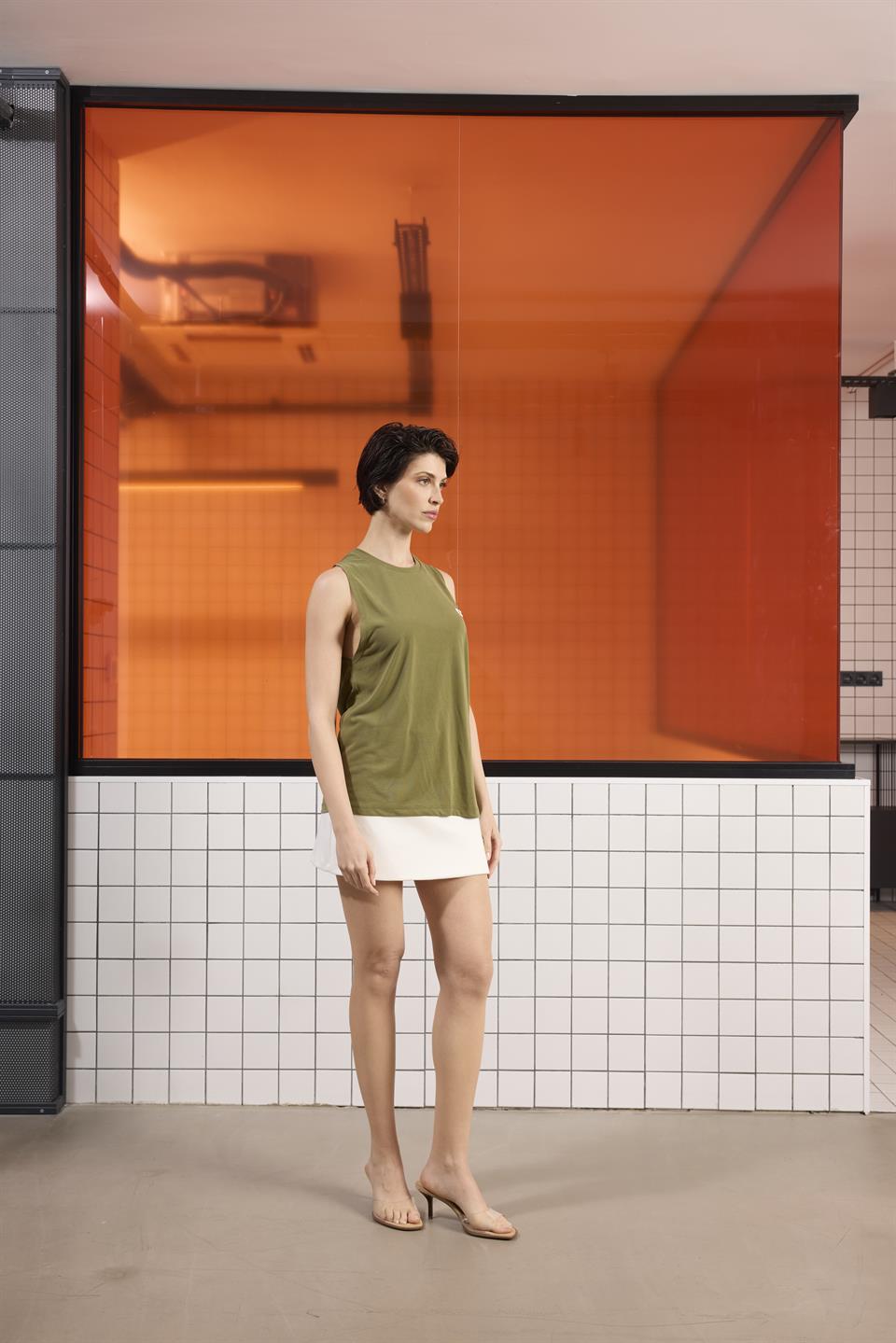 Bisiklet Yaka Sırtı Bağlama Detaylı Kadın T-shırt