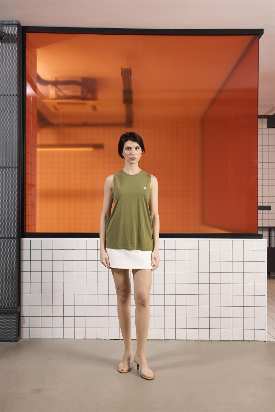 Bisiklet Yaka Sırtı Bağlama Detaylı Kadın T-shırt