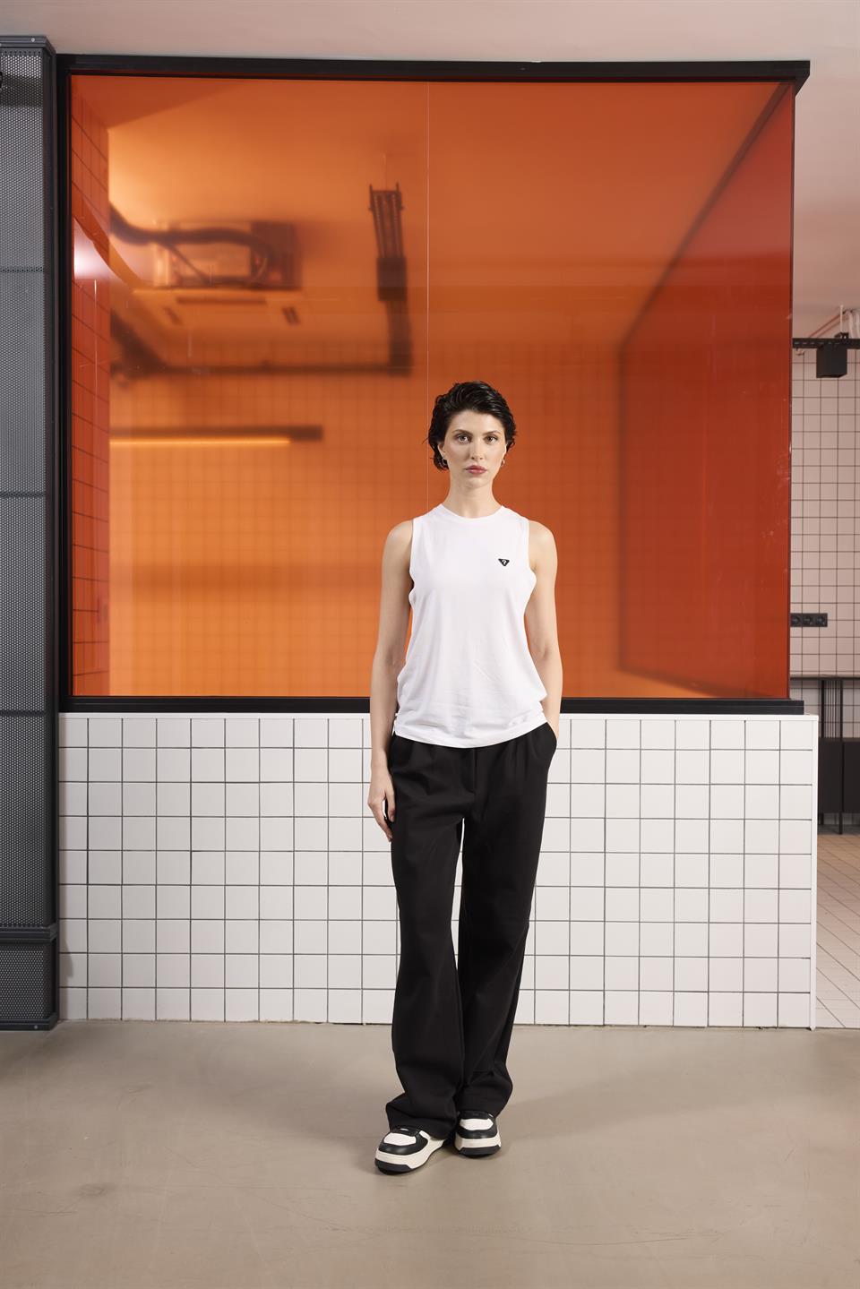 Bisiklet Yaka Sırtı Bağlama Detaylı Kadın T-shırt