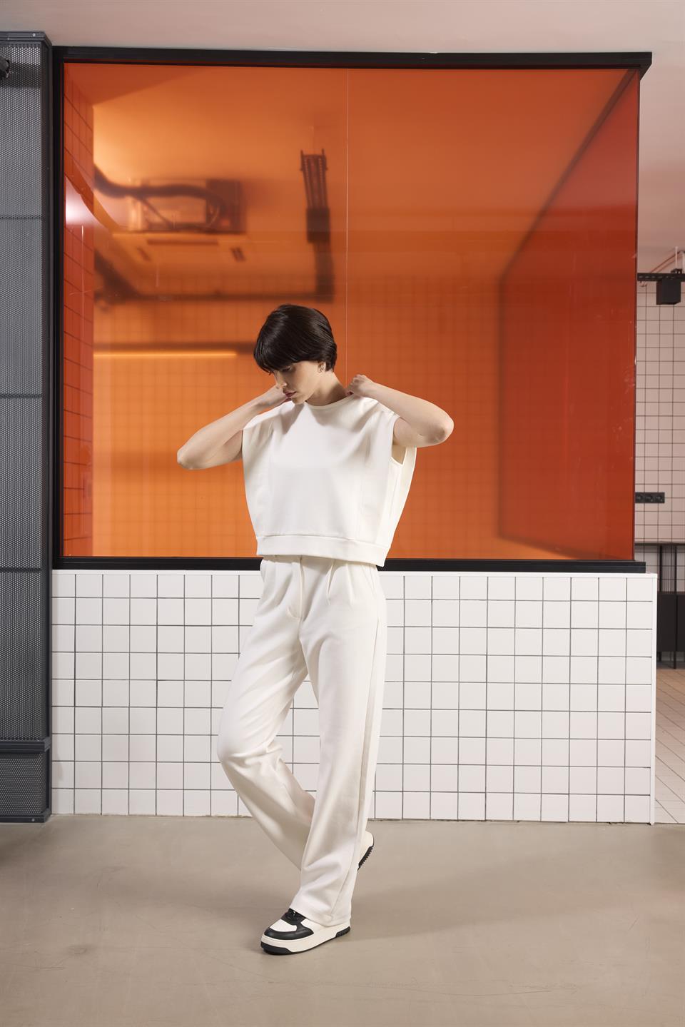 Biiklet Yaka Dik Omuz Kadın Crop