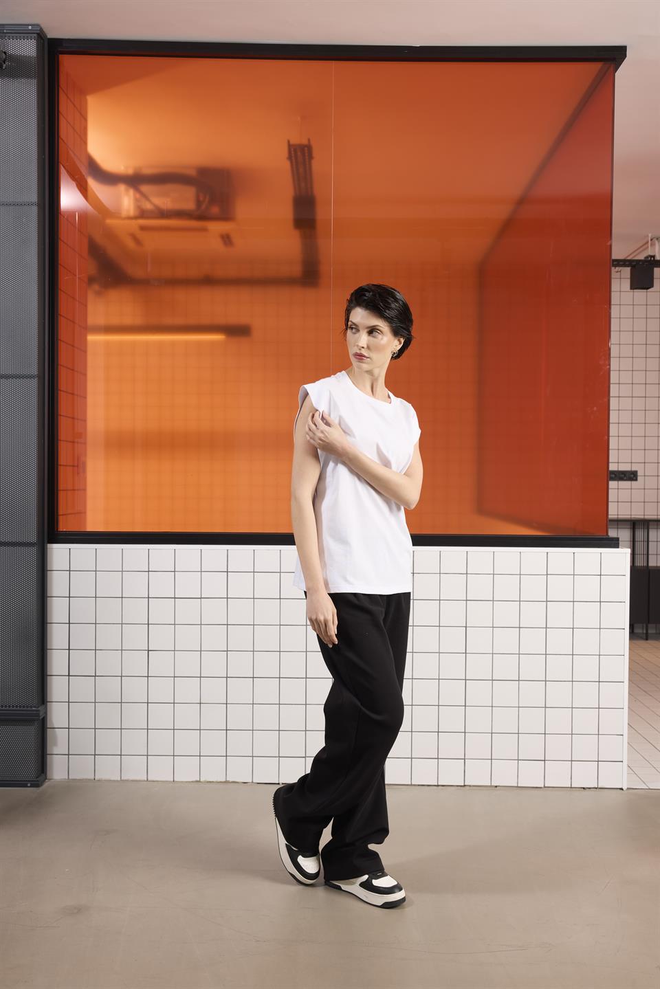 Bisiklet Yaka Logo Detaylı Kolsuz T-shirt