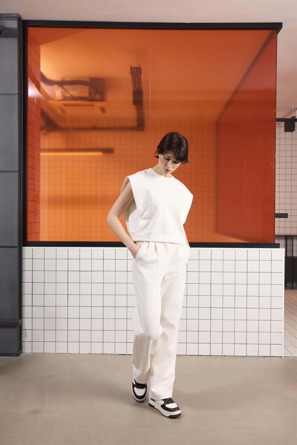 Biiklet Yaka Dik Omuz Kadın Crop