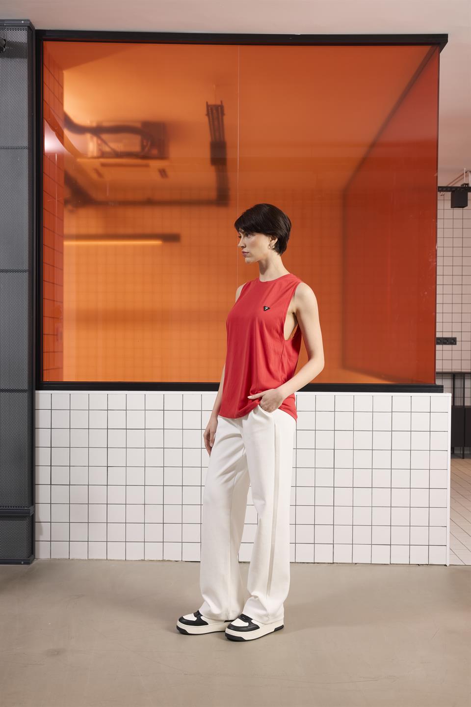 Bisiklet Yaka Sırtı Bağlama Detaylı Kadın T-shırt