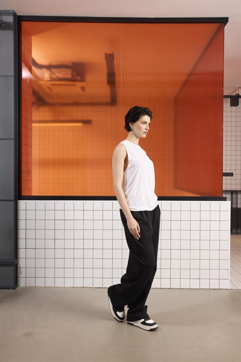 Bisiklet Yaka Sırtı Bağlama Detaylı Kadın T-shırt