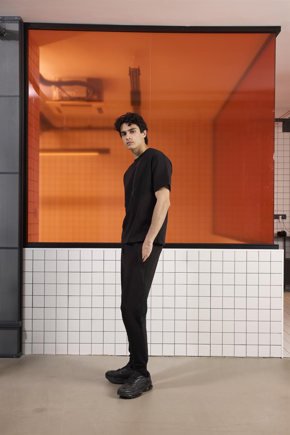 Bisiklet Yaka Göğsü Garni ve Baskı Detaylı Erkek T-shirt