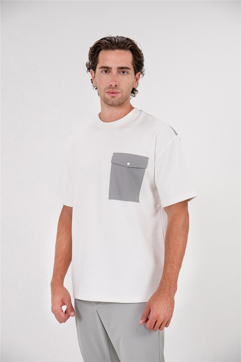 Bisiklet Yaka Kapak Cepli Arkası Garnili Erkek T-shirt