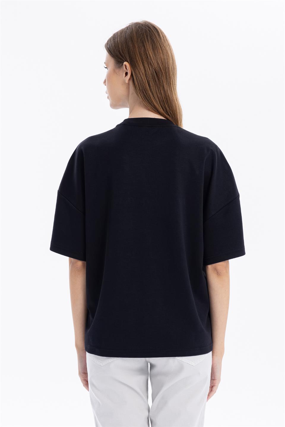 Bisiklet Yaka Oversize Emboss Baskılı Kadın T-shirt