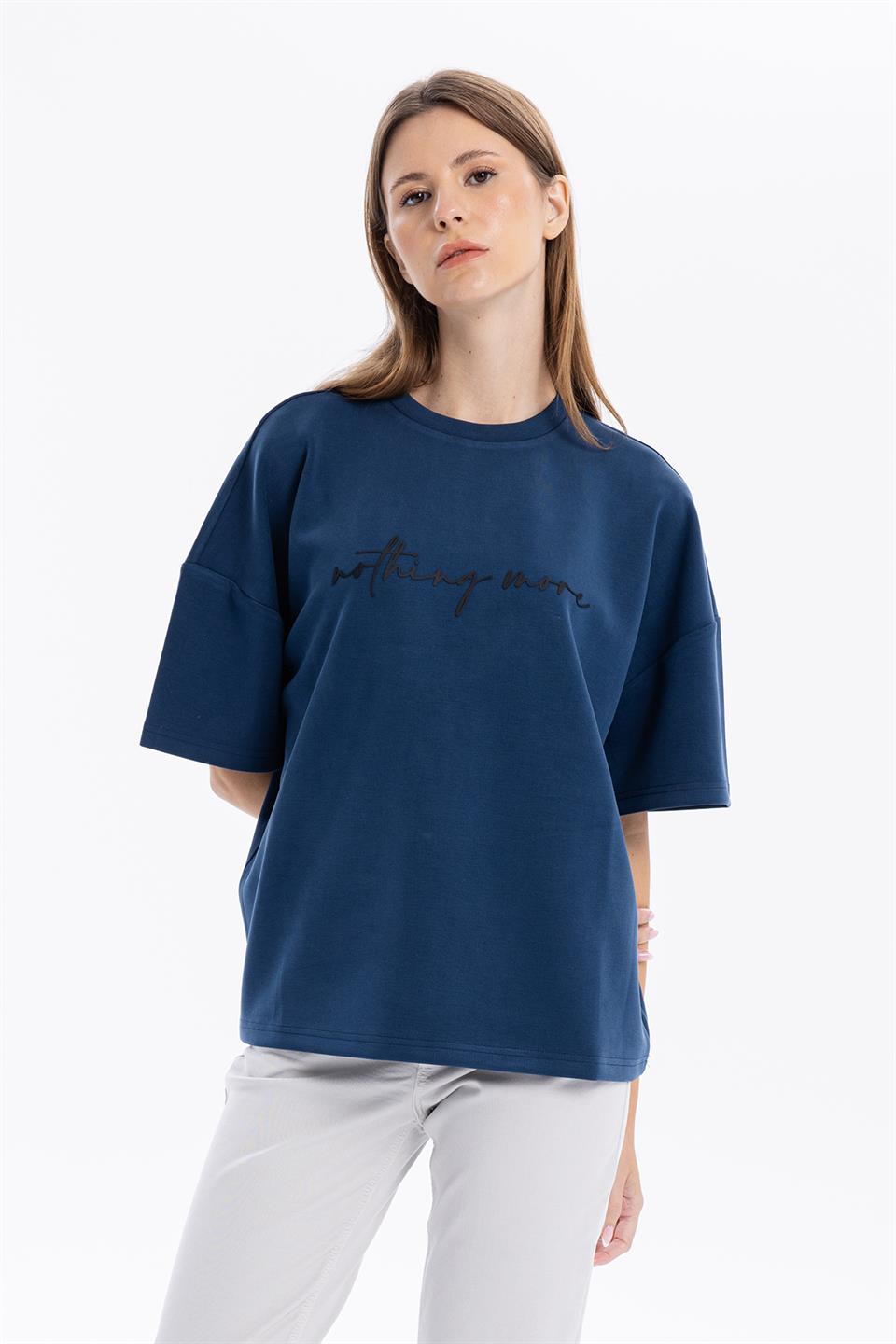 Bisiklet Yaka Oversize Emboss Baskılı Kadın T-shirt