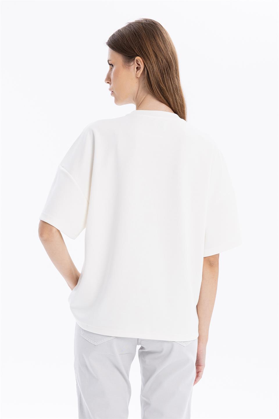 Bisiklet Yaka Oversize Emboss Baskılı Kadın T-shirt