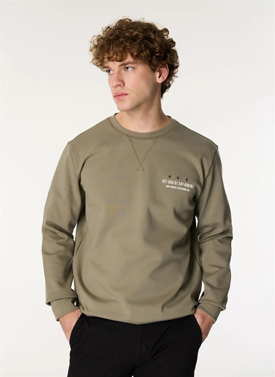 Bisiklet Yaka Sol Göğüs Üzeri Baskılı Erkek Sweatshirt