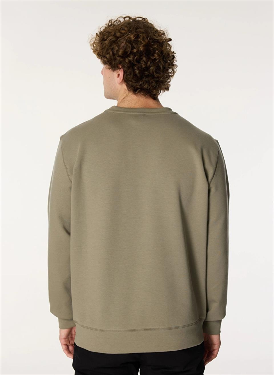 Bisiklet Yaka Sol Göğüs Üzeri Baskılı Erkek Sweatshirt