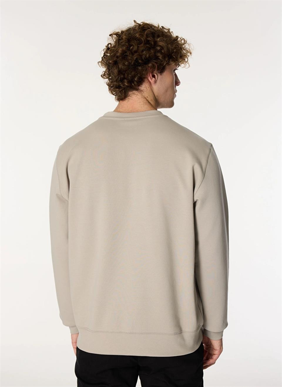 Bisiklet Yaka Sol Göğüs Üzeri Baskılı Erkek Sweatshirt