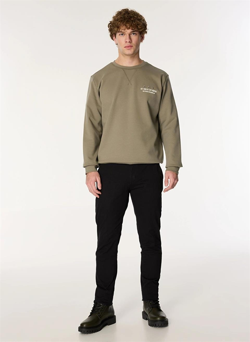 Bisiklet Yaka Sol Göğüs Üzeri Baskılı Erkek Sweatshirt