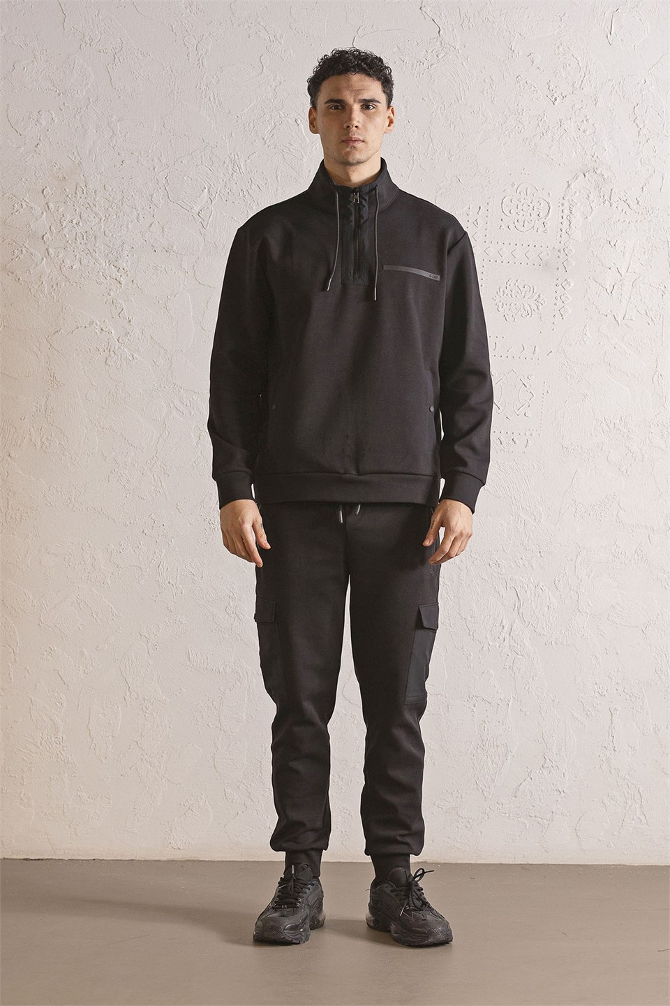Dik Yaka Fermuar ve Çıtçıt Detaylı Erkek Sweatshirt